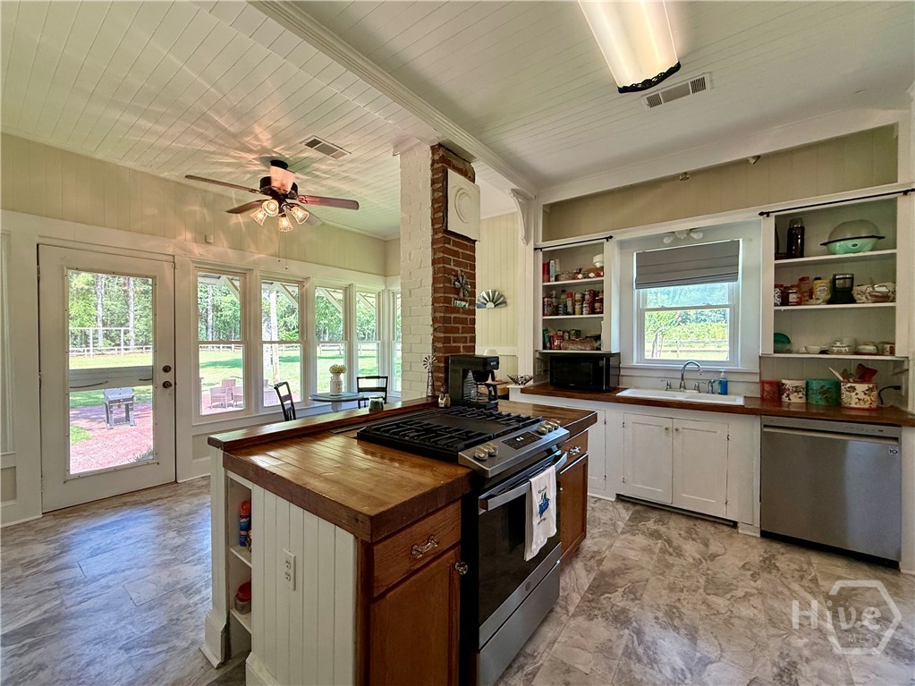 Homes for sale in Sylvania, GA | 1693 Burtons Ferry Hwy, Sylvania, GA 30467 | MLS# SA360862