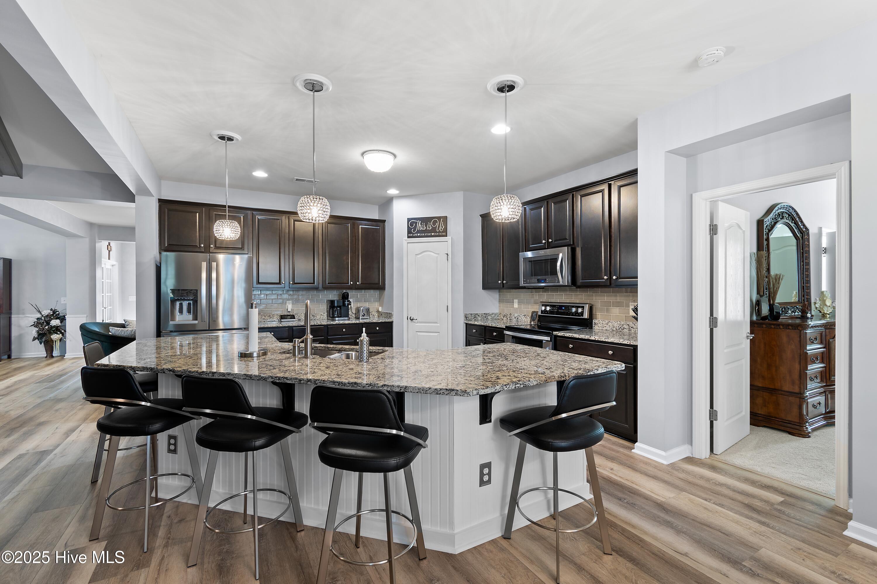 100542898 | Photo 22