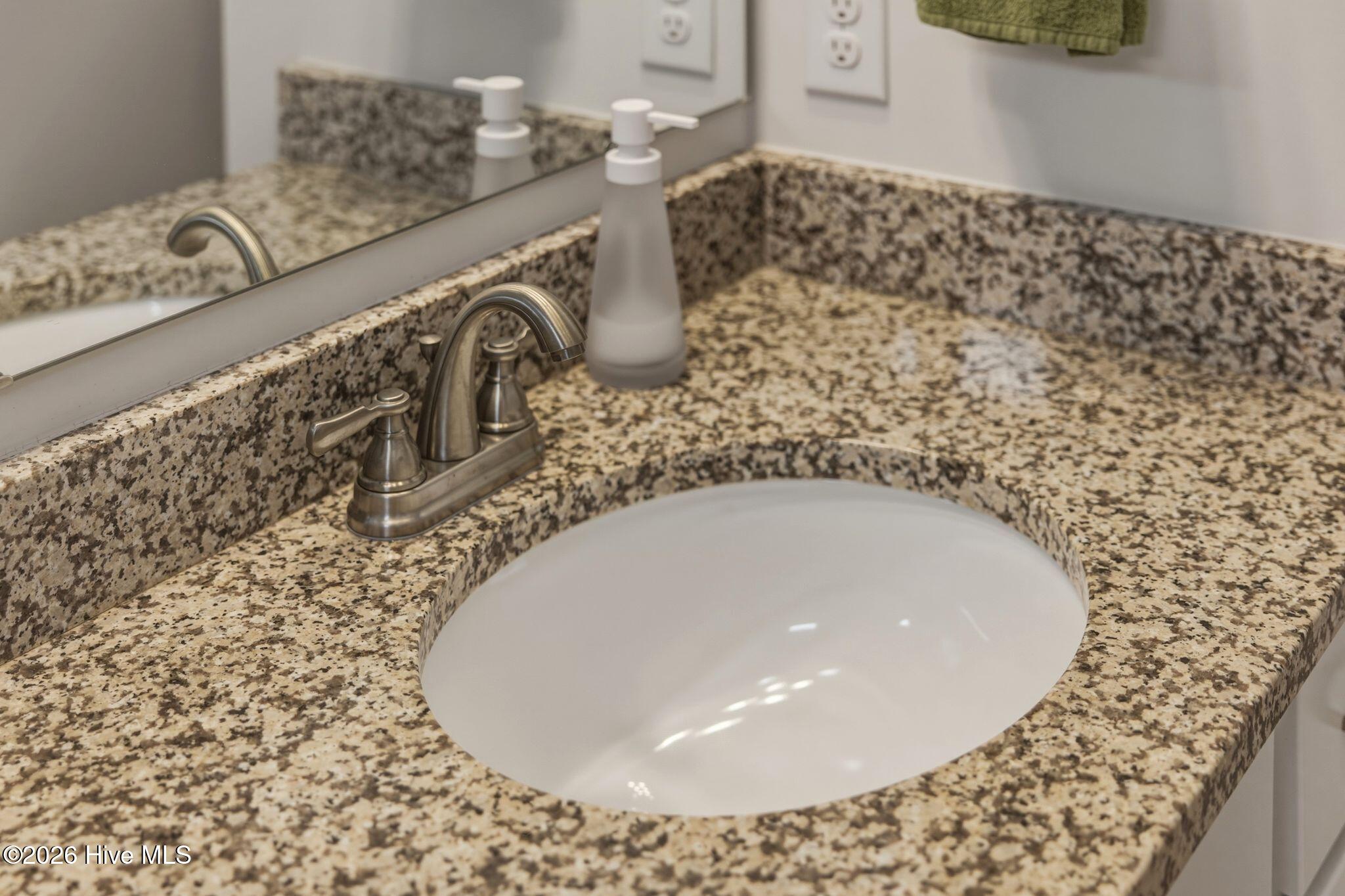 100563254 | Photo 50