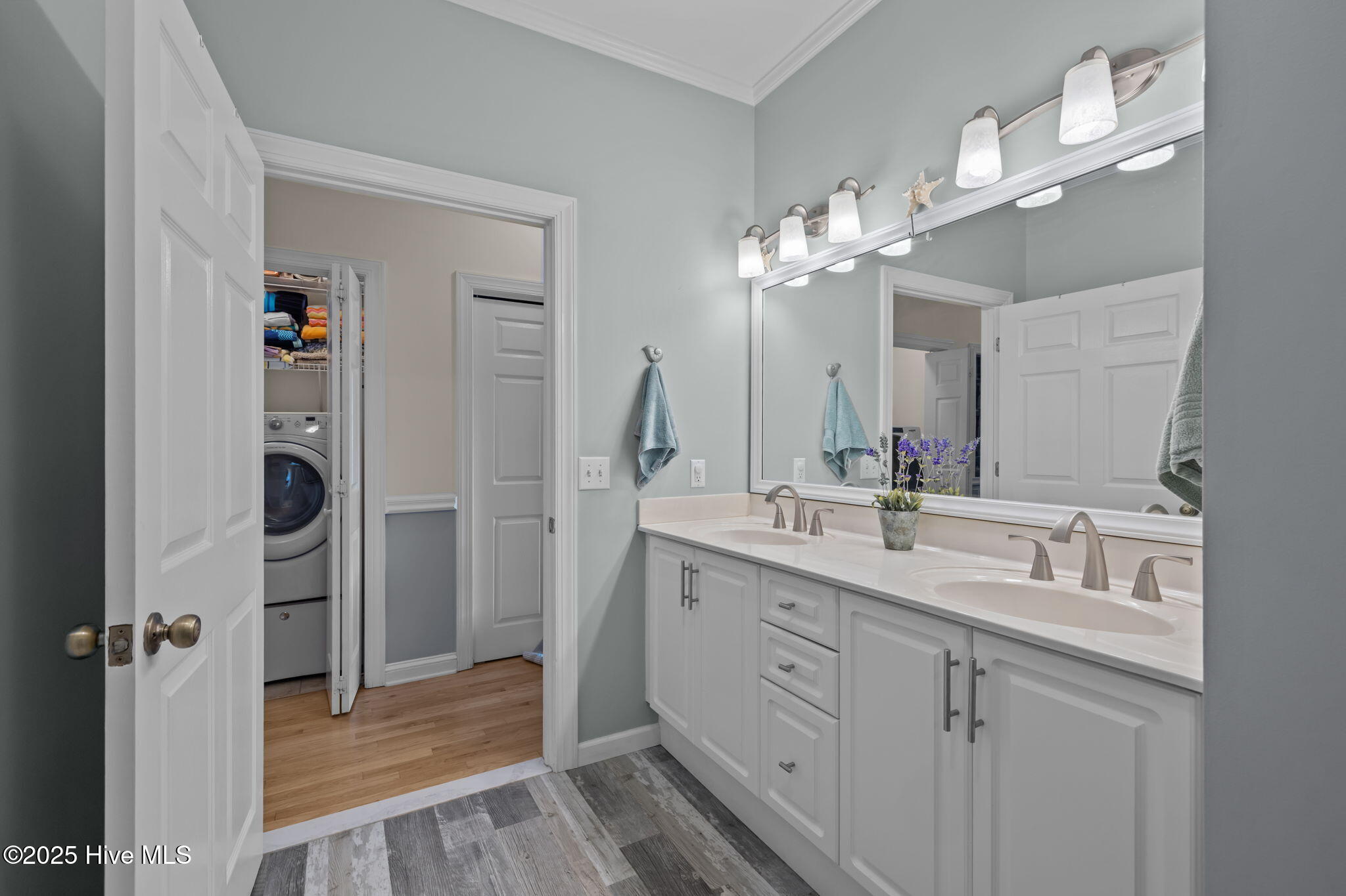 100540385 | Photo 19