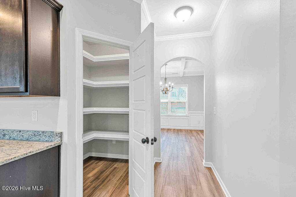 100548964 | Photo 22