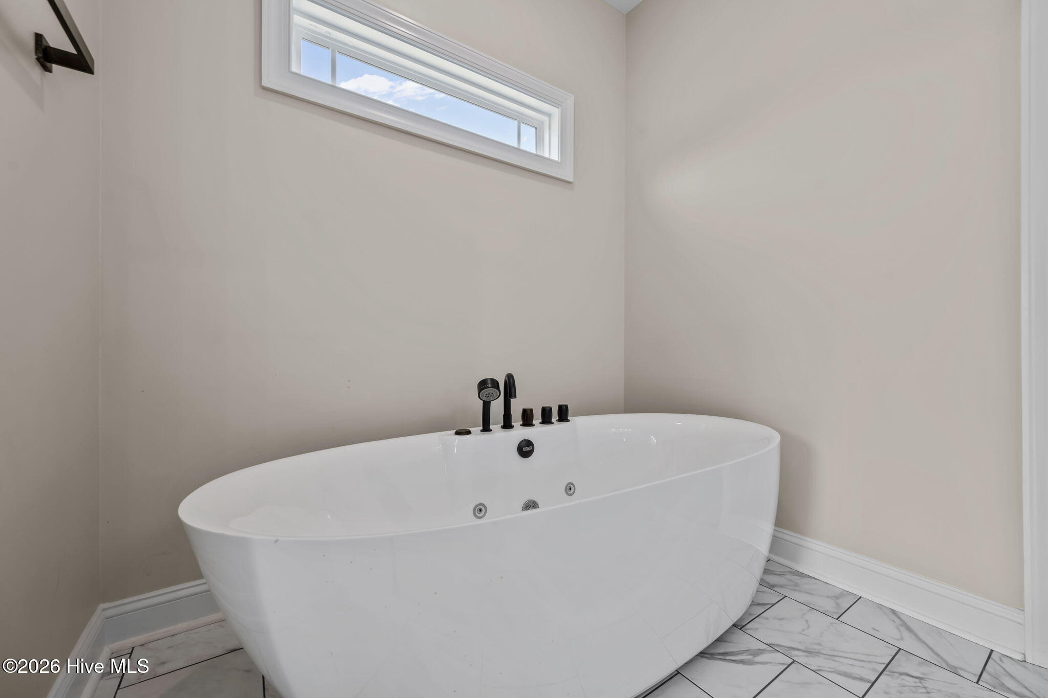 100564402 | Photo 19