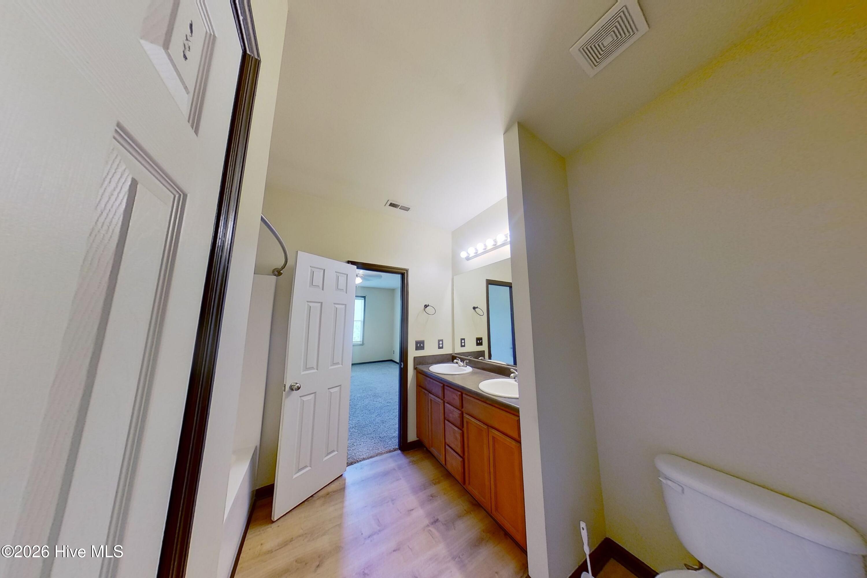 100554824 | Photo 18