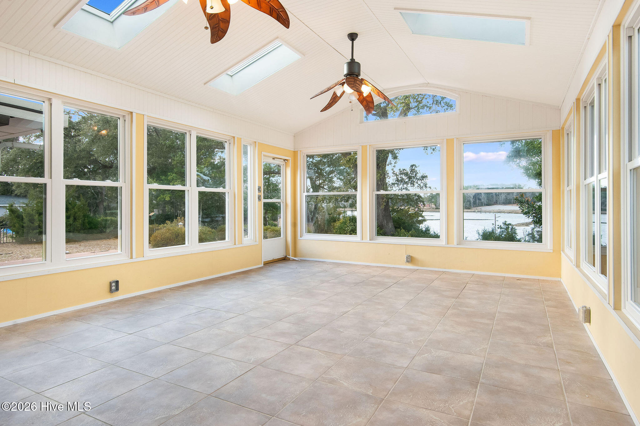 100556602 | Photo 35