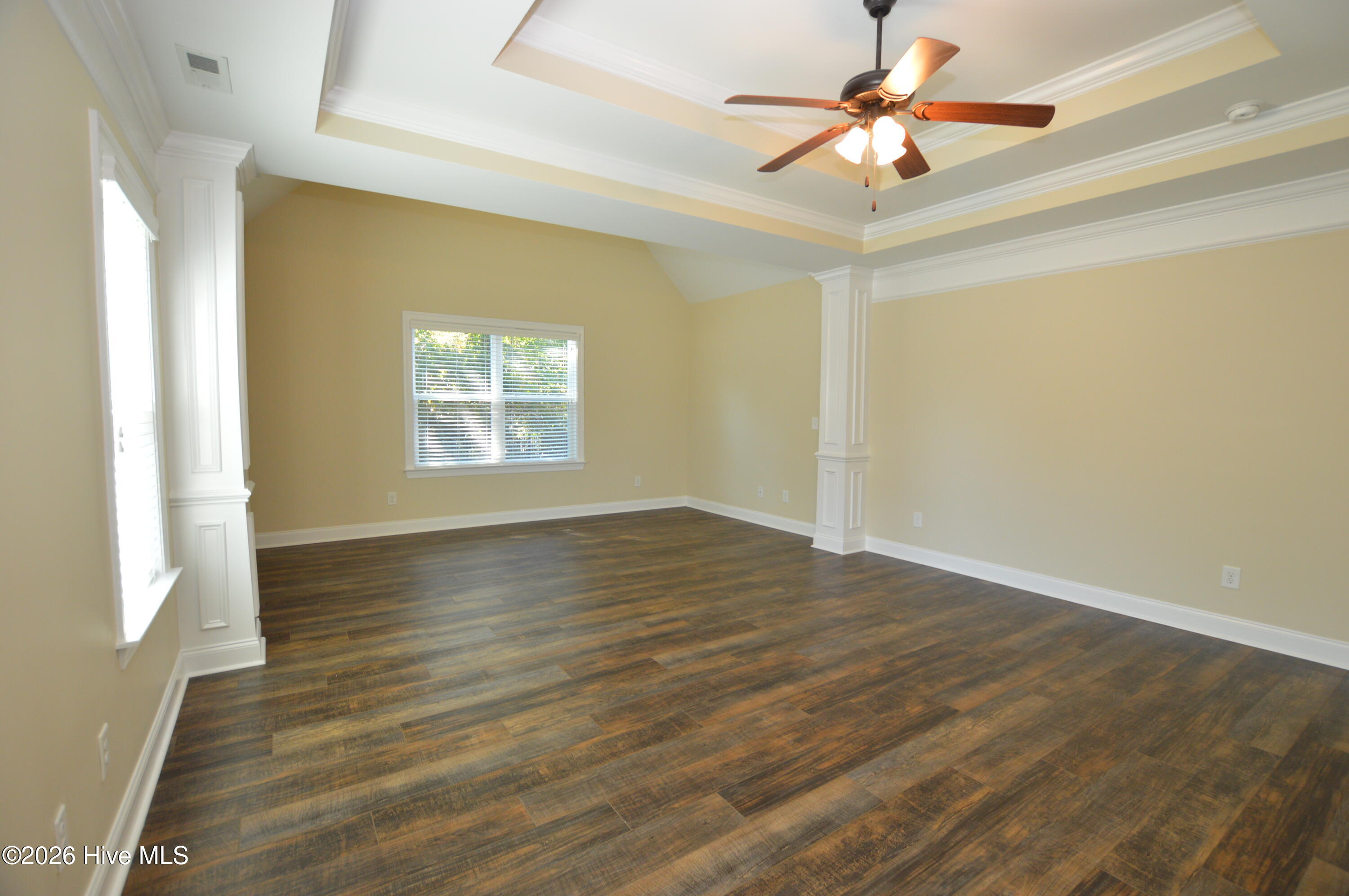 100568585 | Photo 15