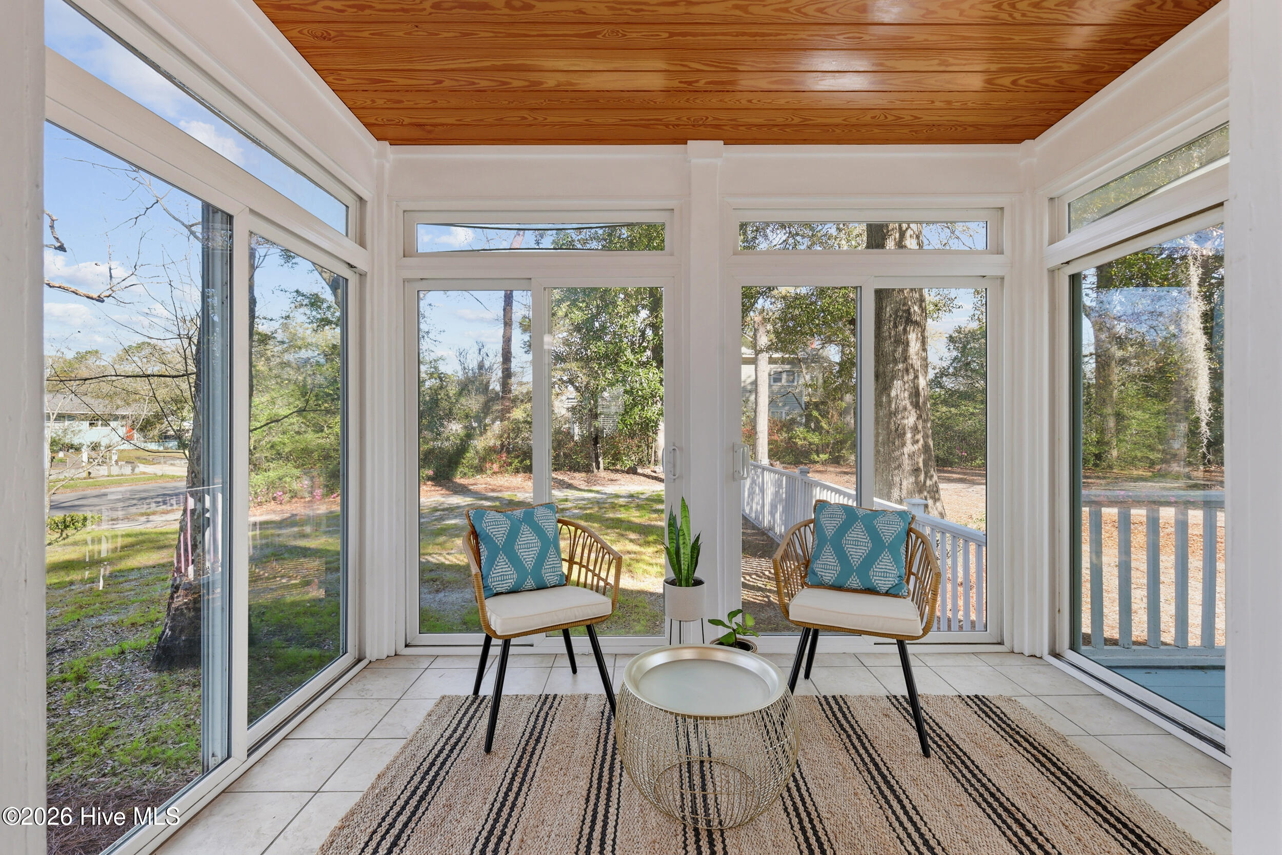 100562398 | Photo 31