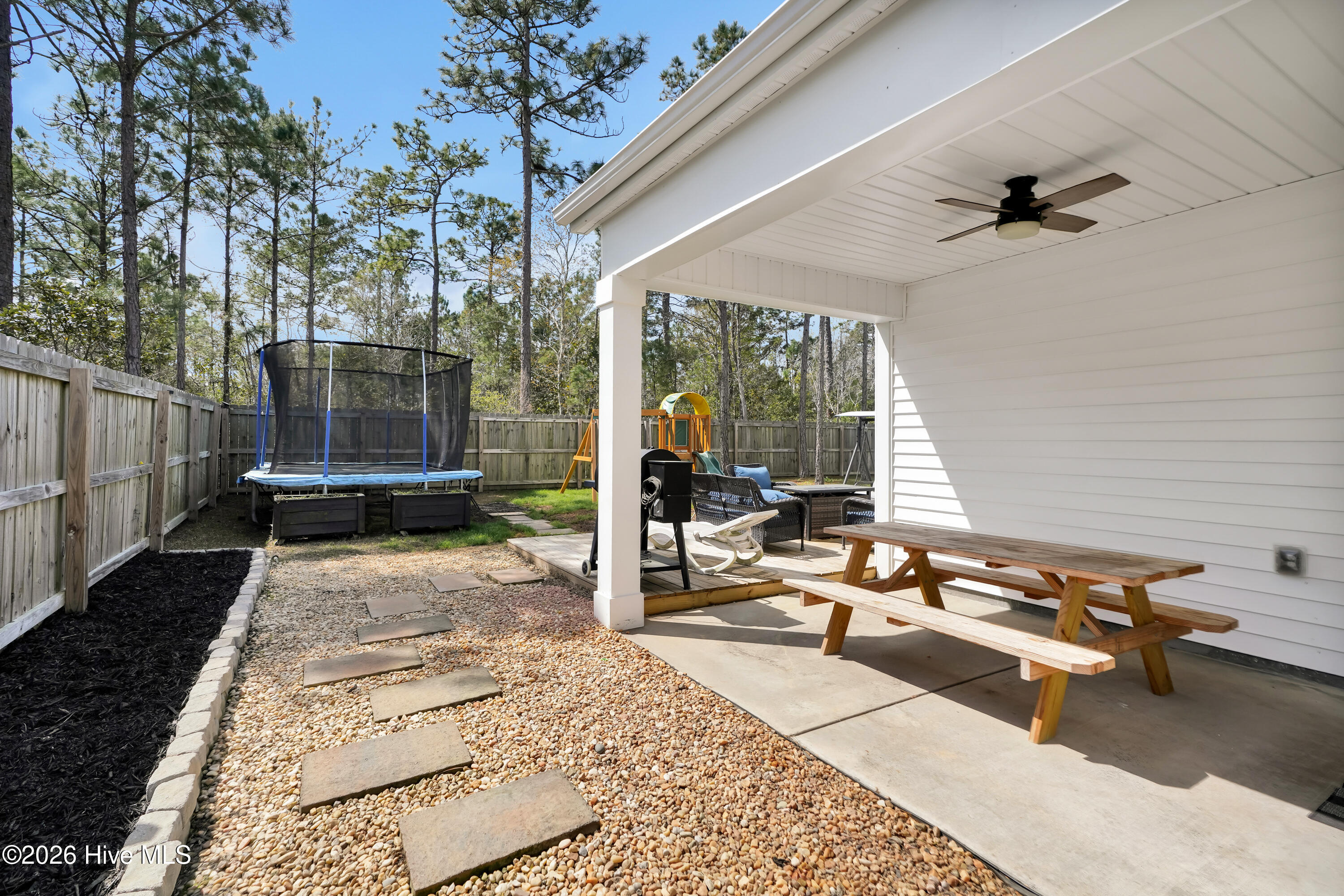 100563404 | Photo 32