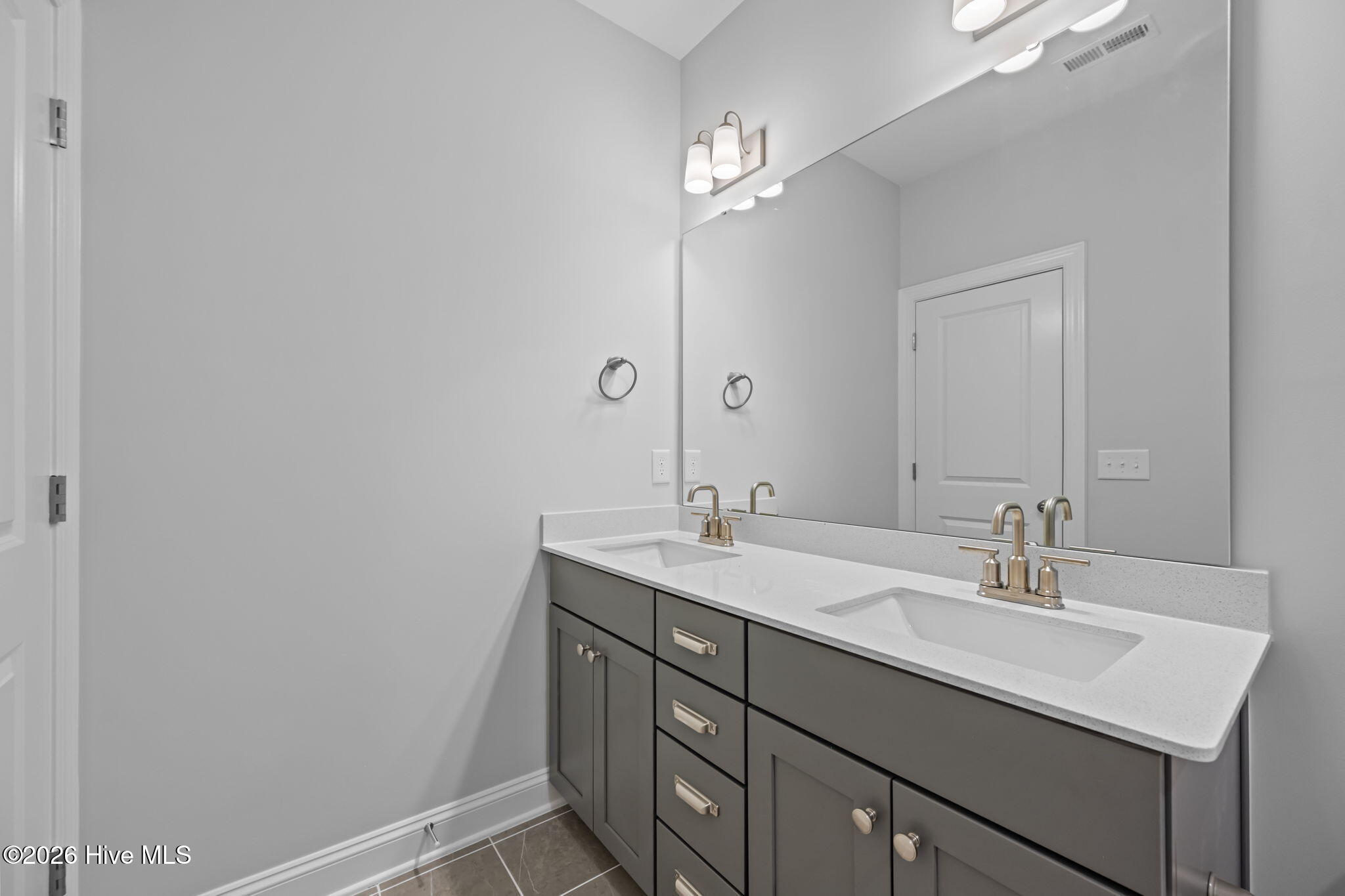 100566681 | Photo 47