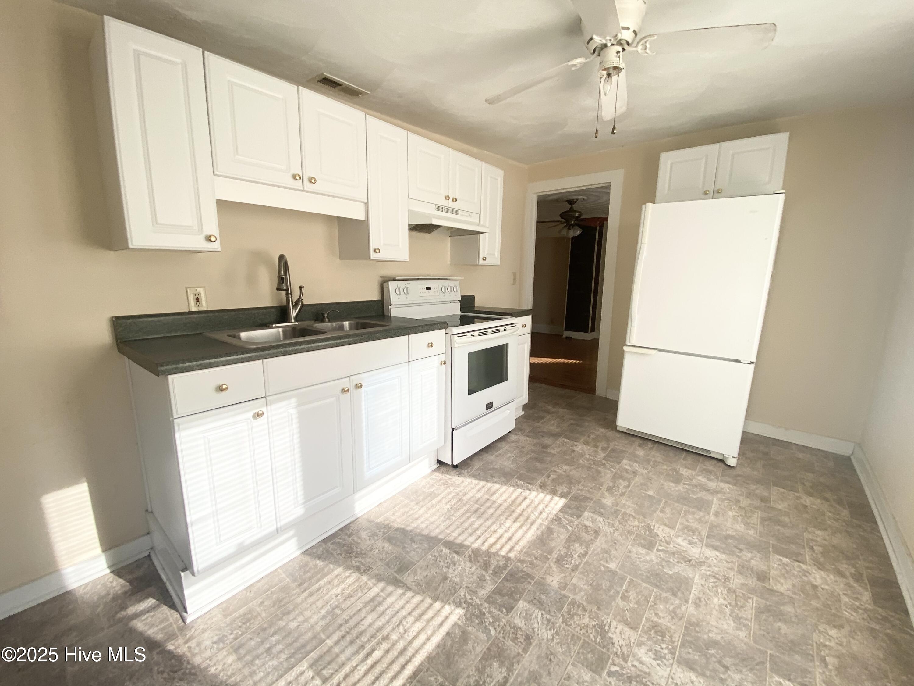 Exterior photo of 409 W Colonial Avenue, Elizabeth City, NC 27909. MLS: 100599302