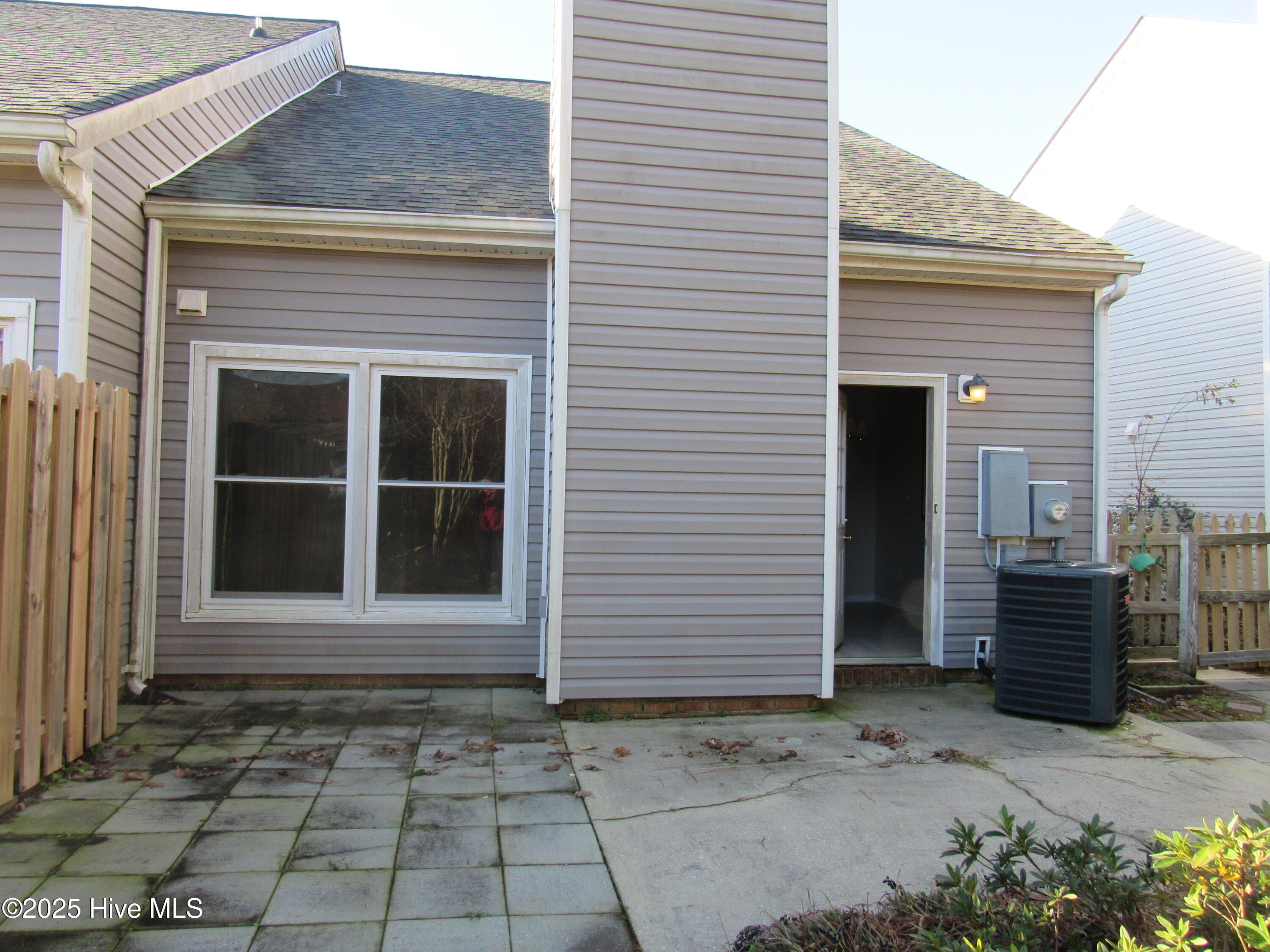 100547003 | Photo 18