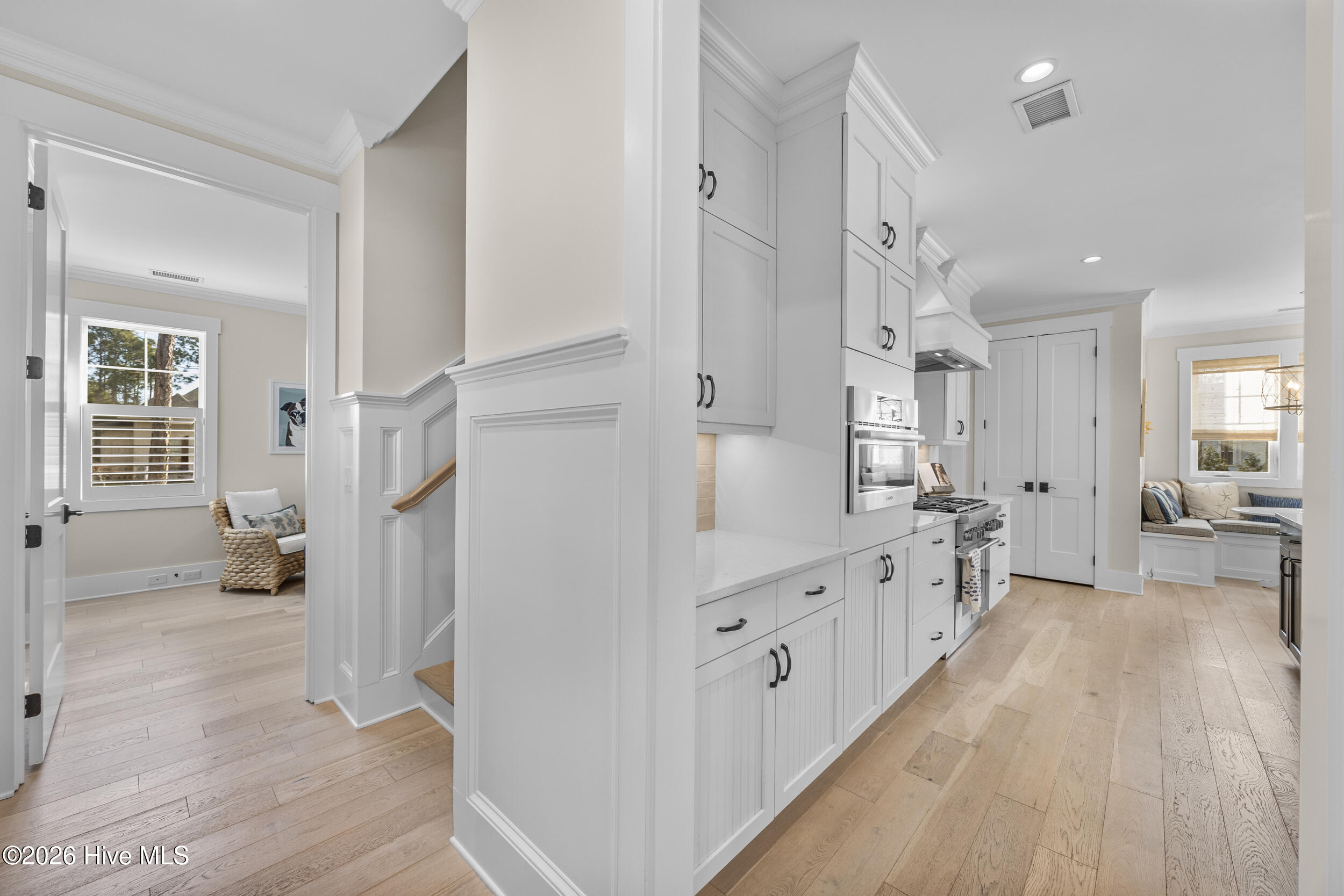 100527990 | Photo 39