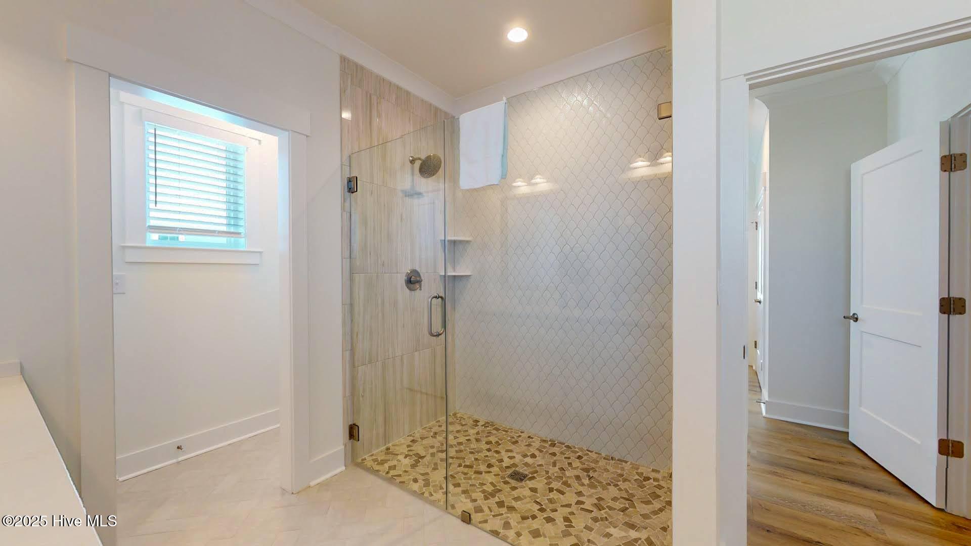 100560716 | Photo 57