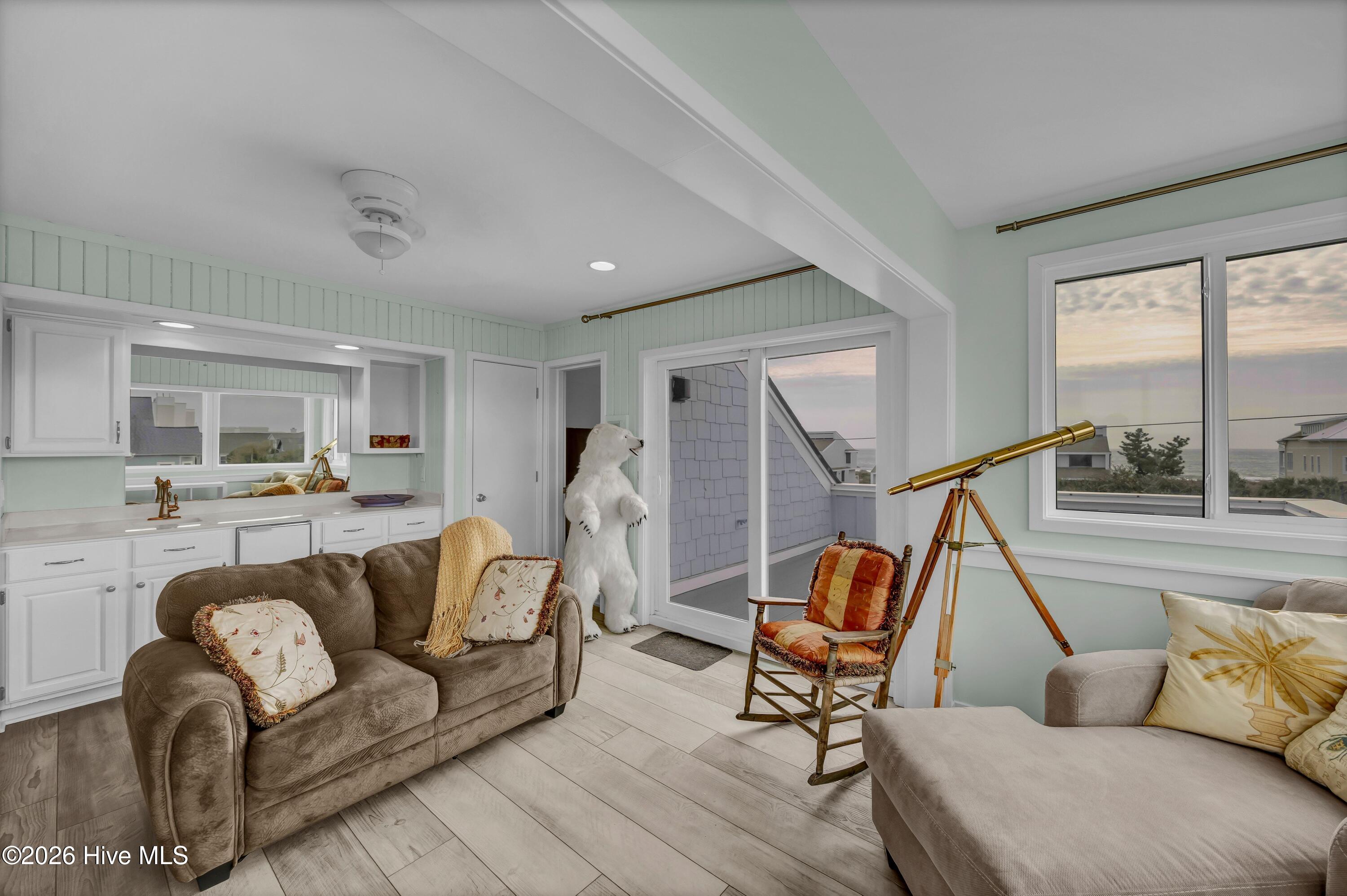 100560117 | Photo 24