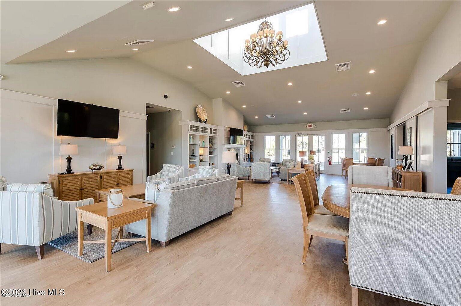 100557521 | Photo 69