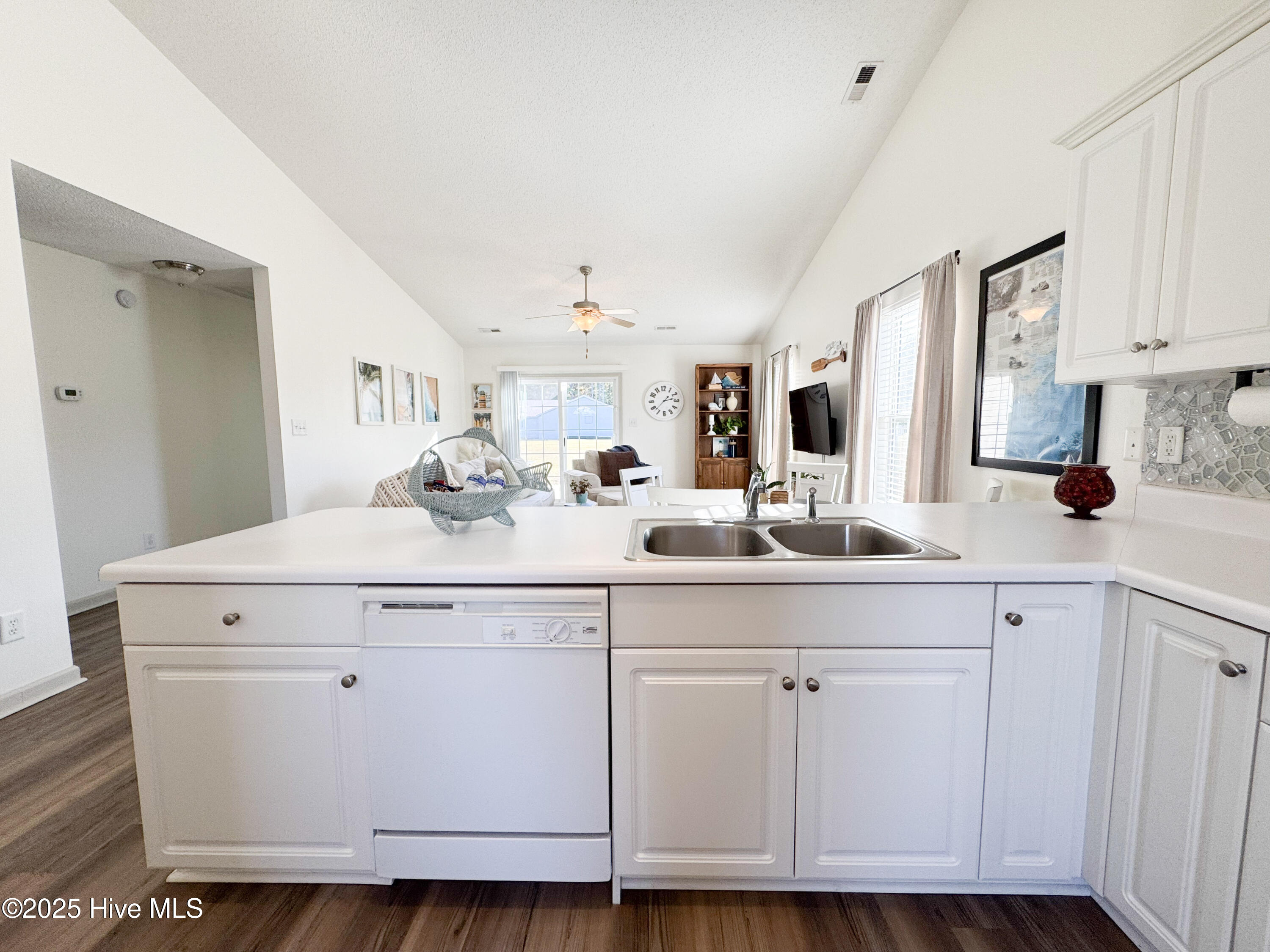 100541804 | Photo 12