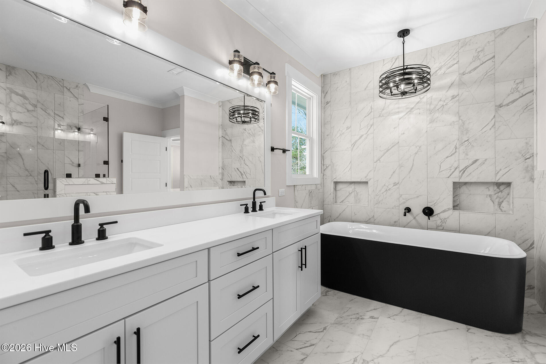 100555900 | Photo 37