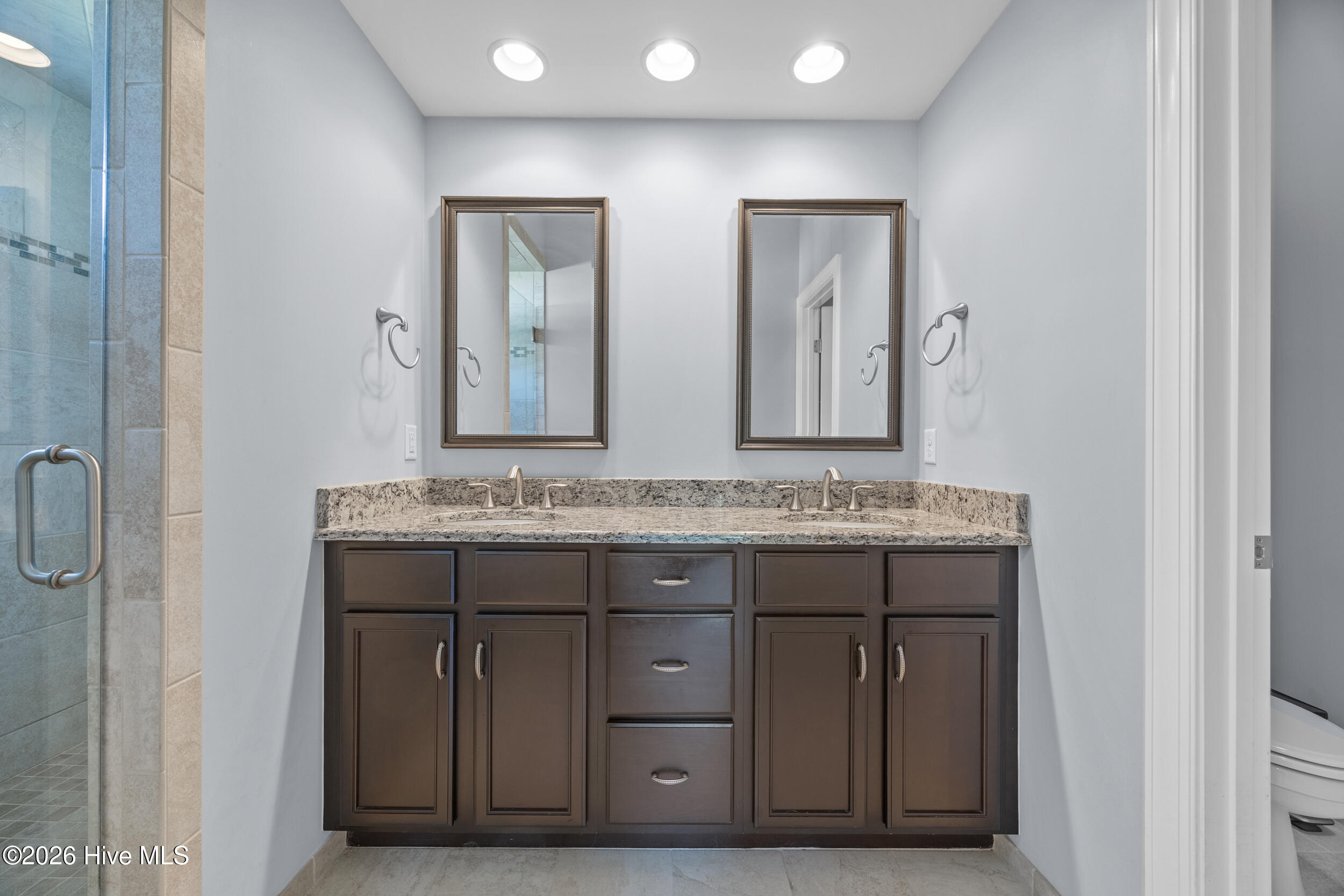 100566024 | Photo 23