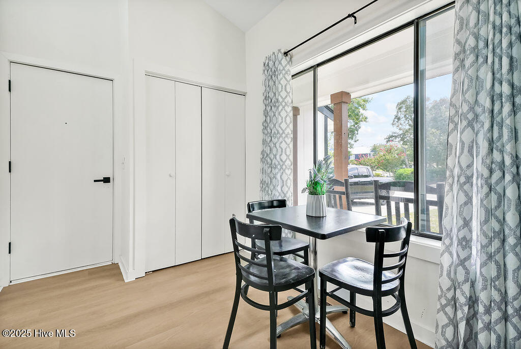 100570405 | Photo 36