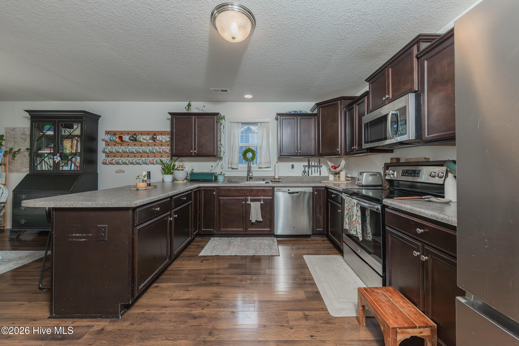 100558086 | Photo 15