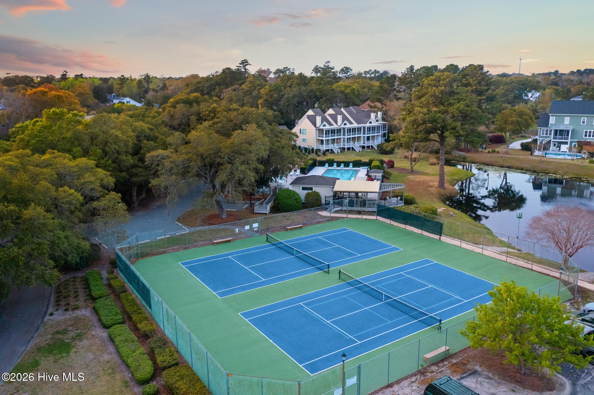 100564405 | Photo 35