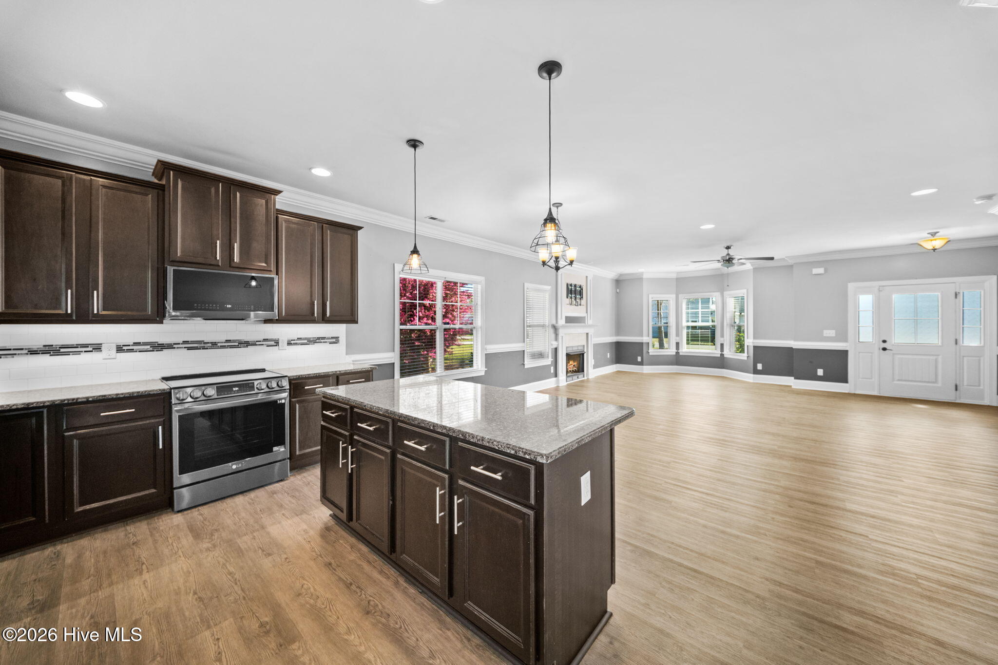 100565023 | Photo 12