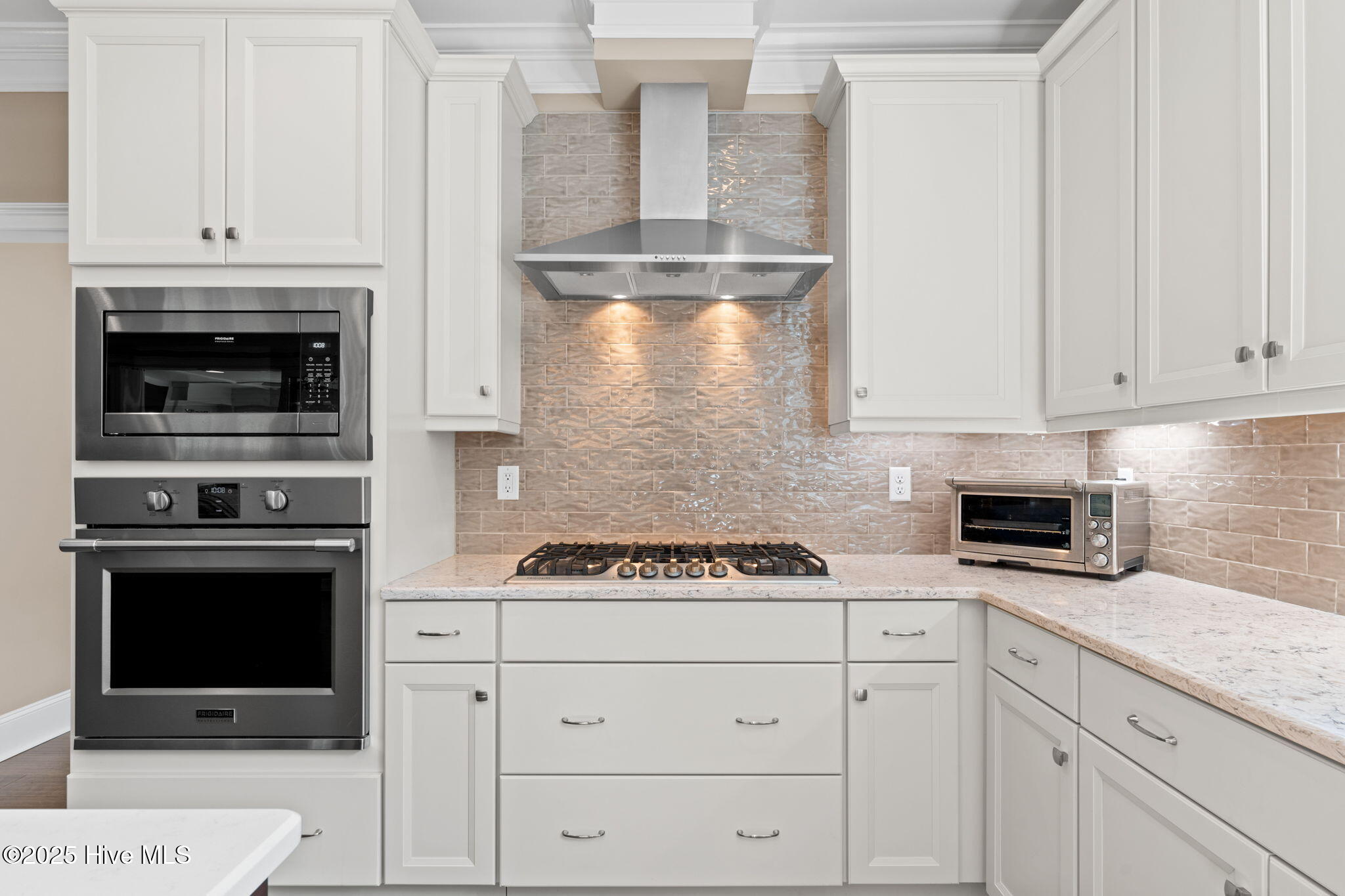 100529487 | Photo 15