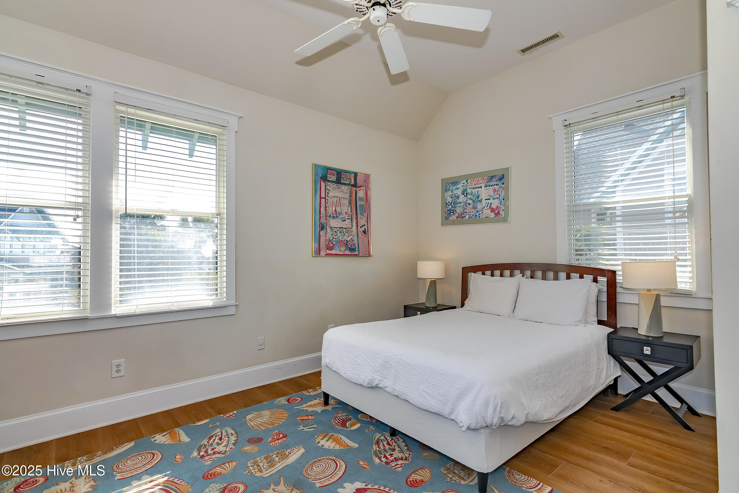 100528350 | Photo 25