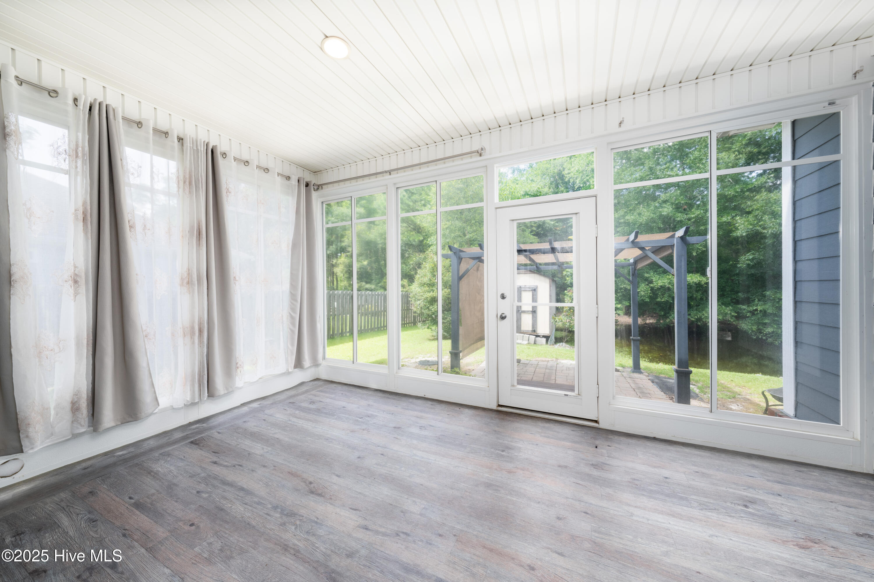 100513882 | Photo 36