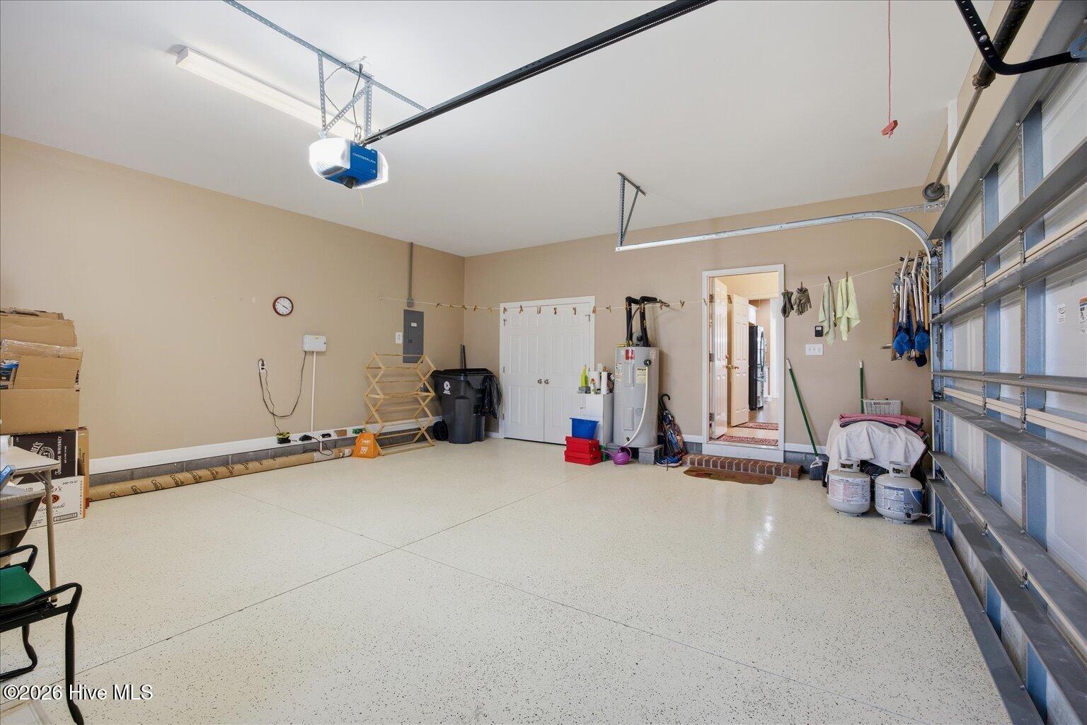 100560337 | Photo 32