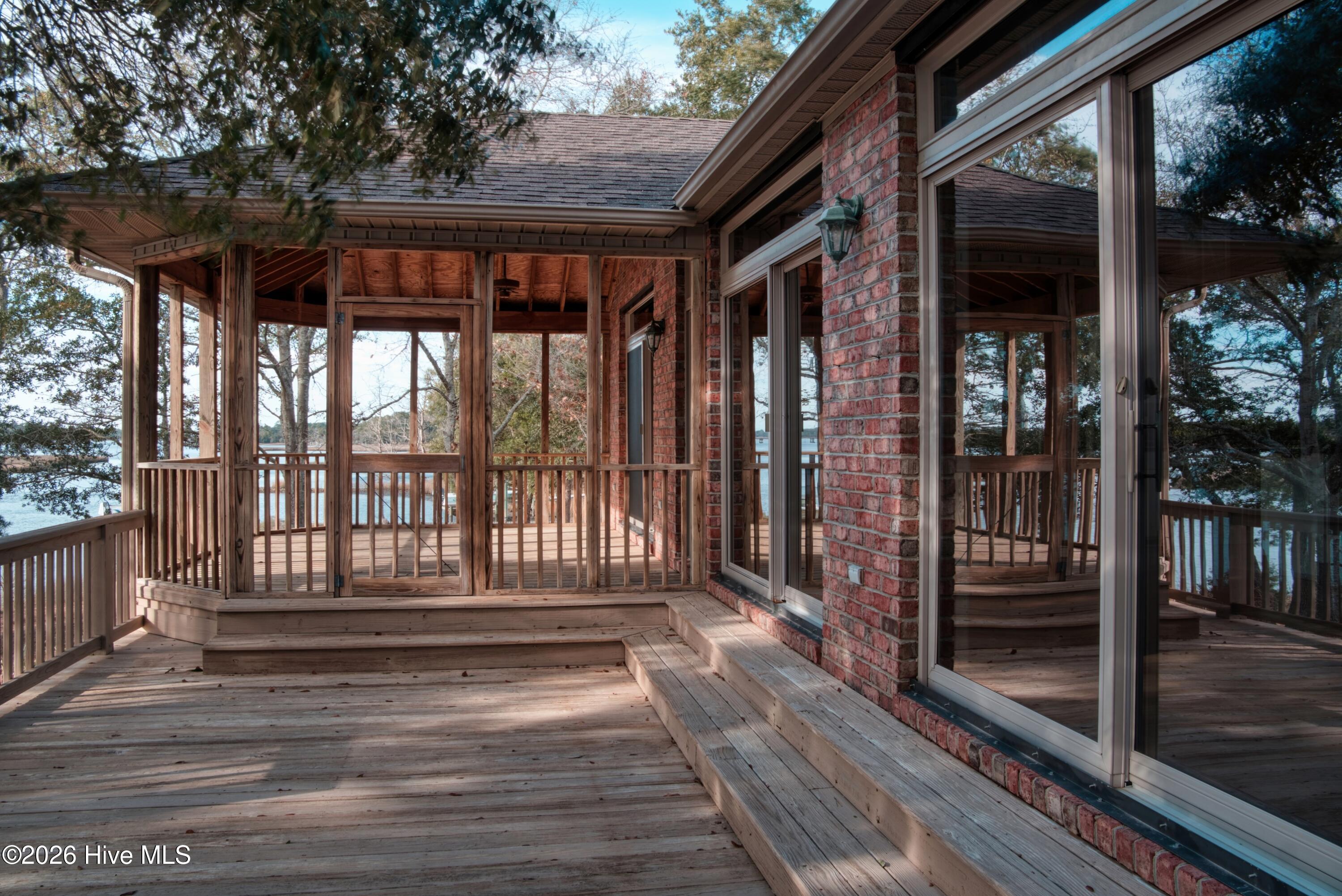 100551143 | Photo 25