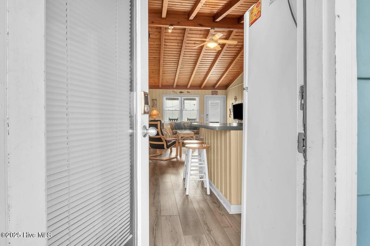 100550375 | Photo 36