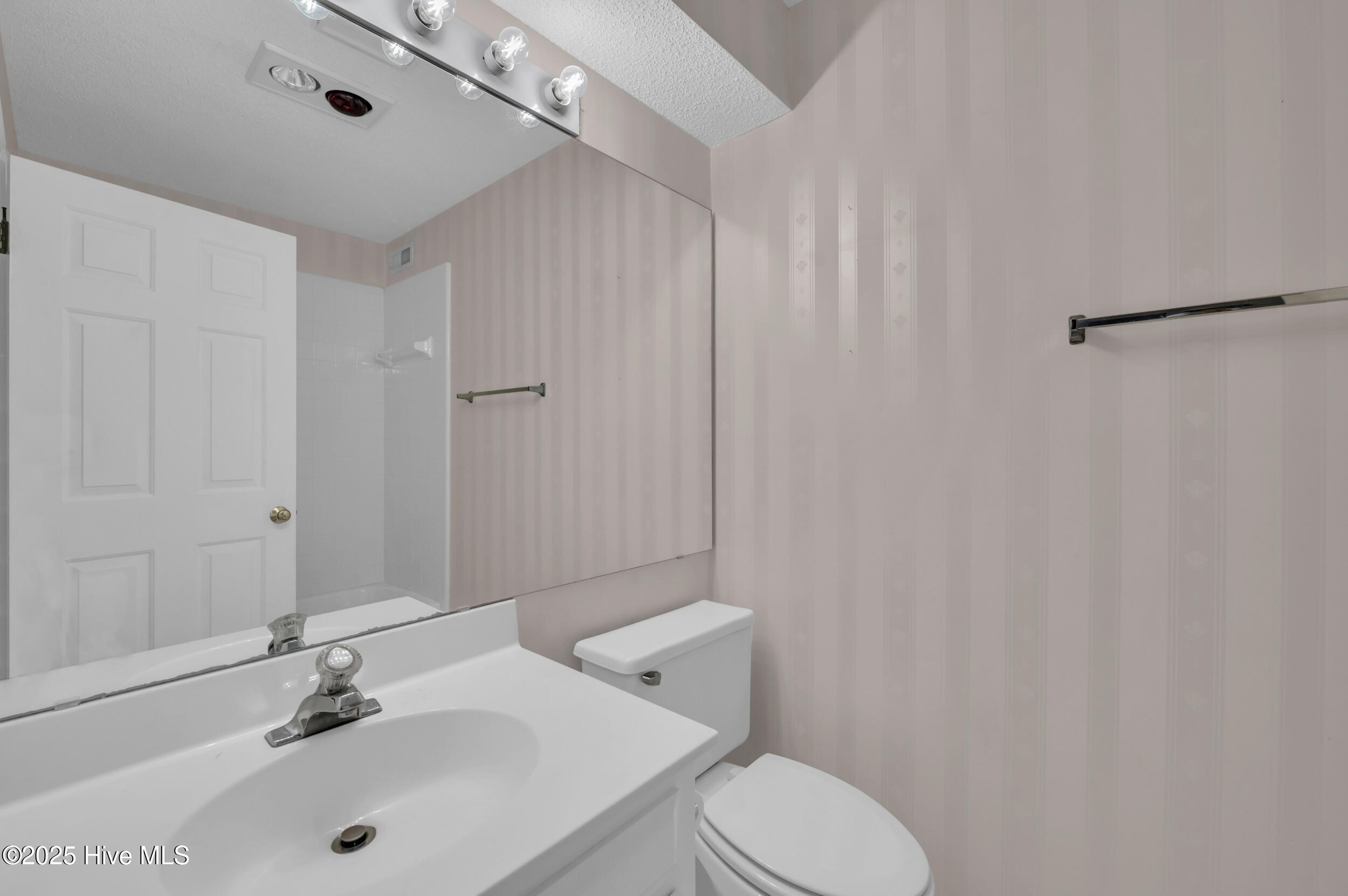 100546535 | Photo 35