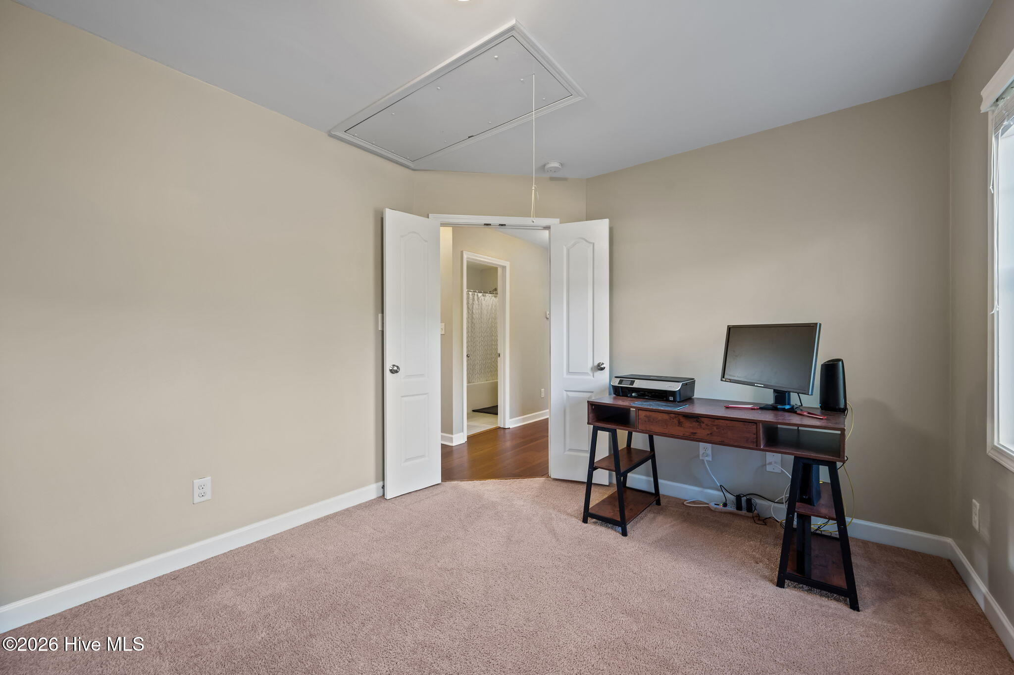 100568567 | Photo 33