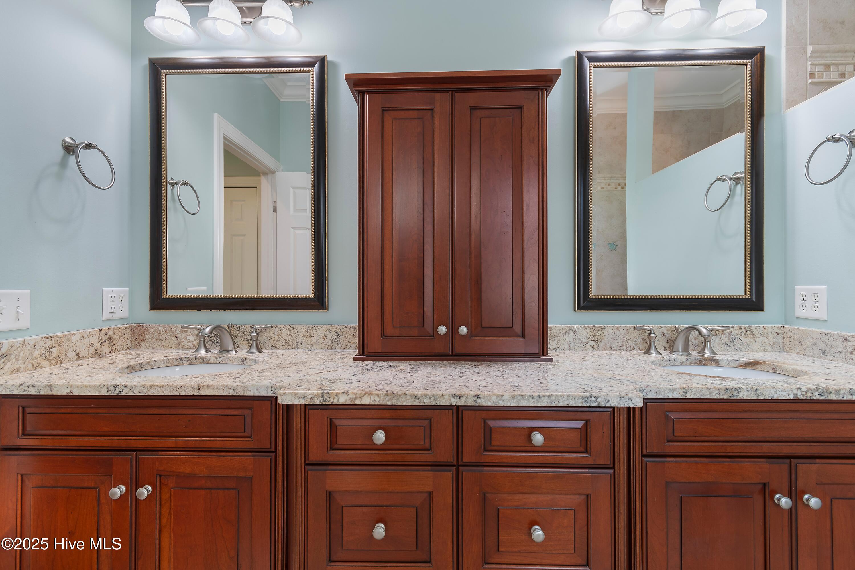 100537918 | Photo 19