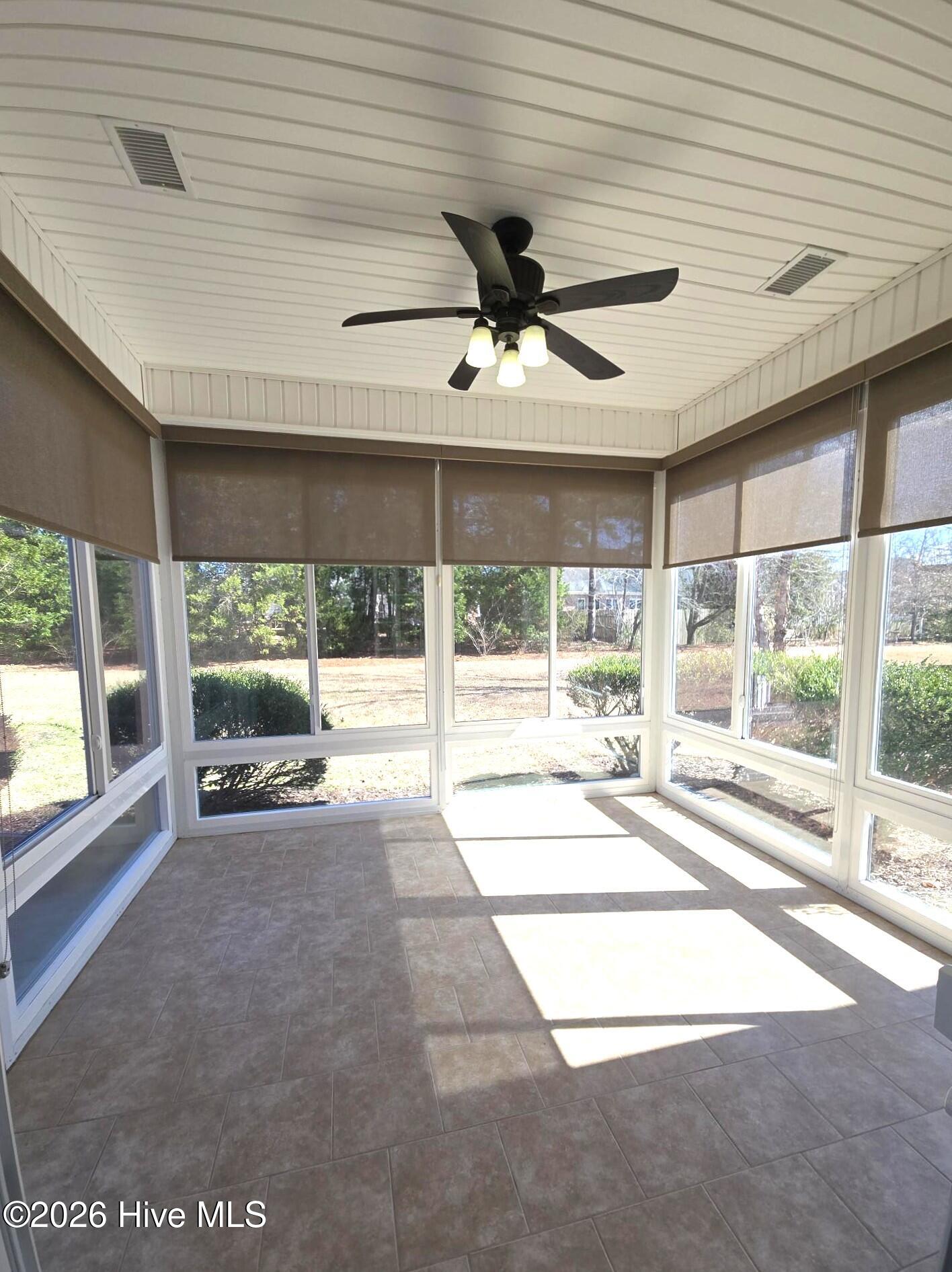 100526978 | Photo 23