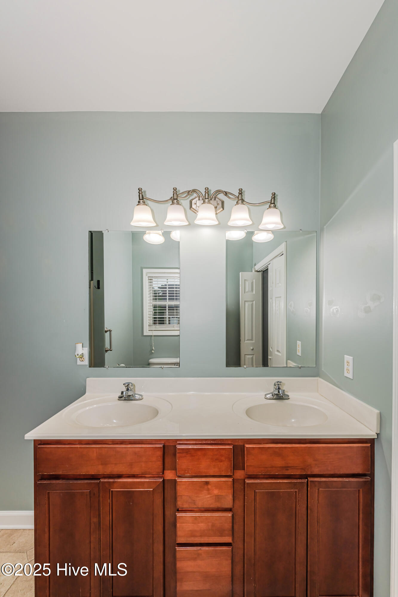 100539008 | Photo 28