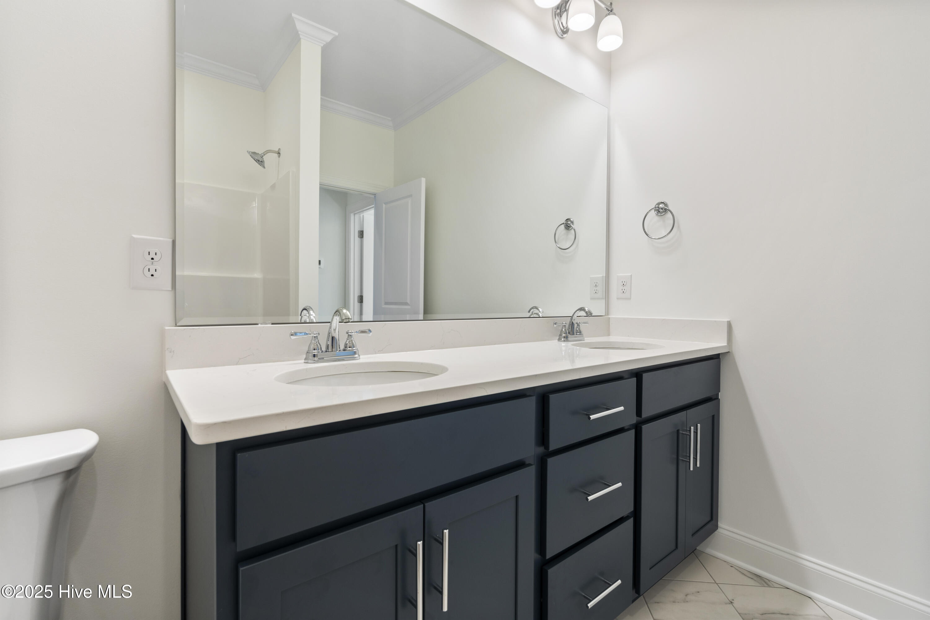 100515288 | Photo 25