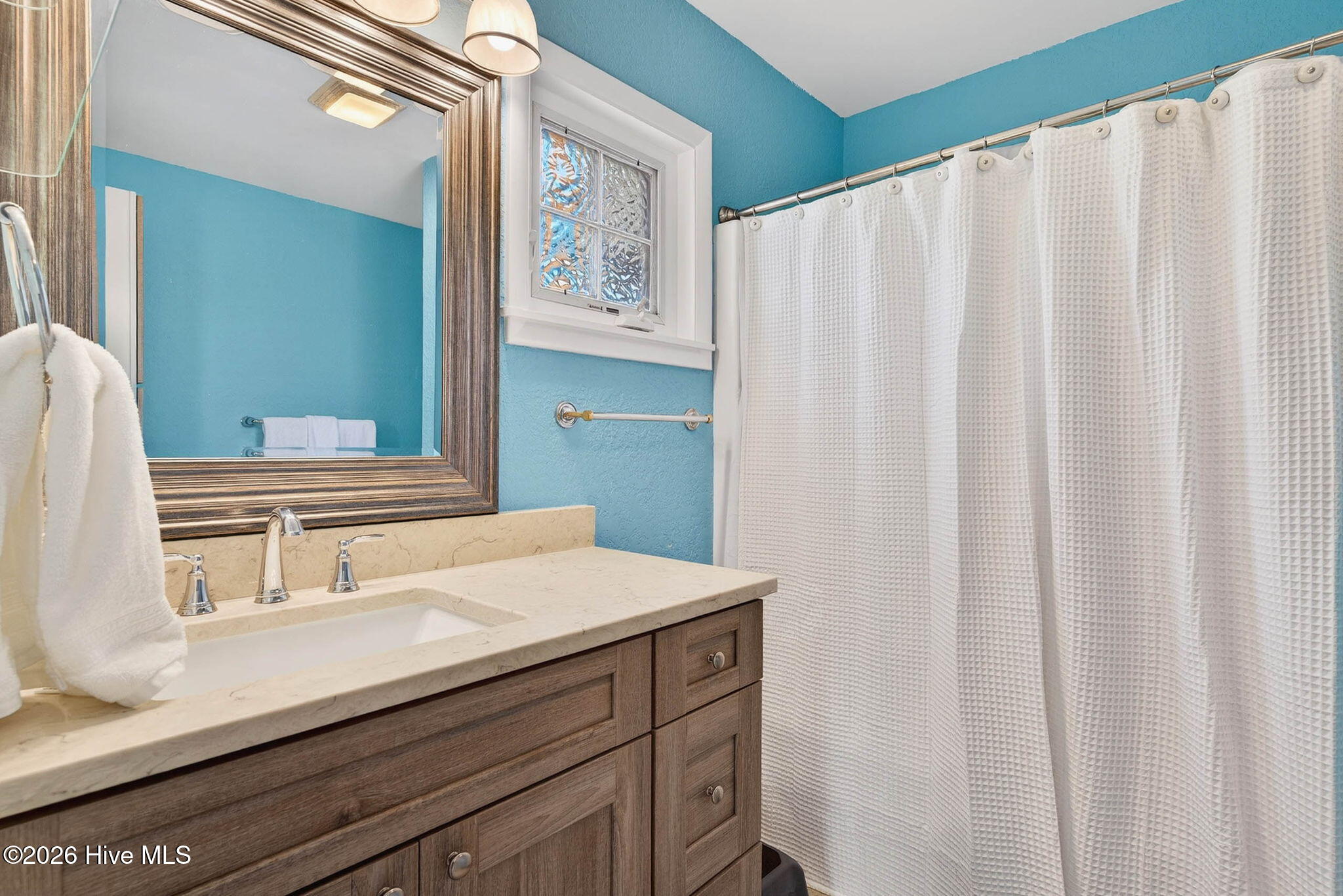 100562885 | Photo 28