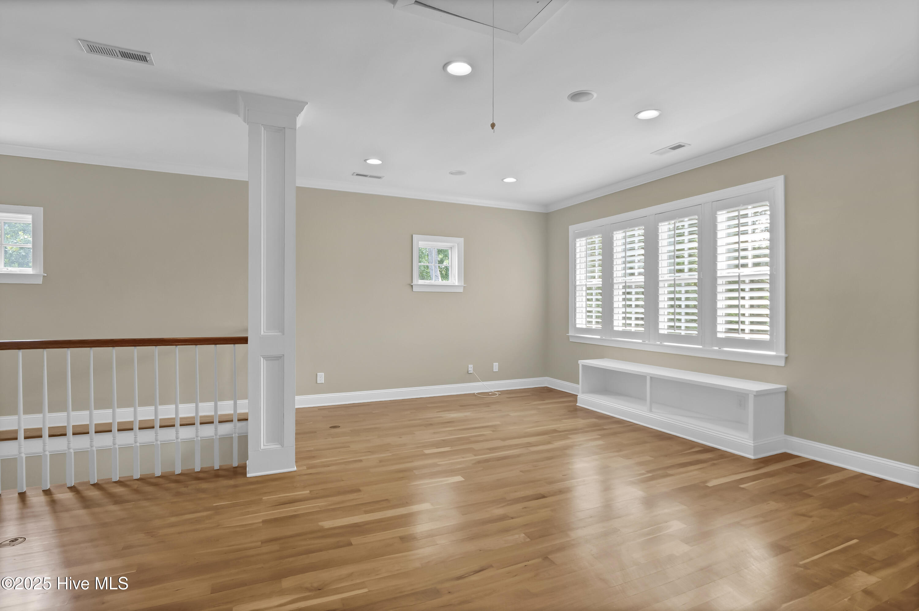 100552605 | Photo 63