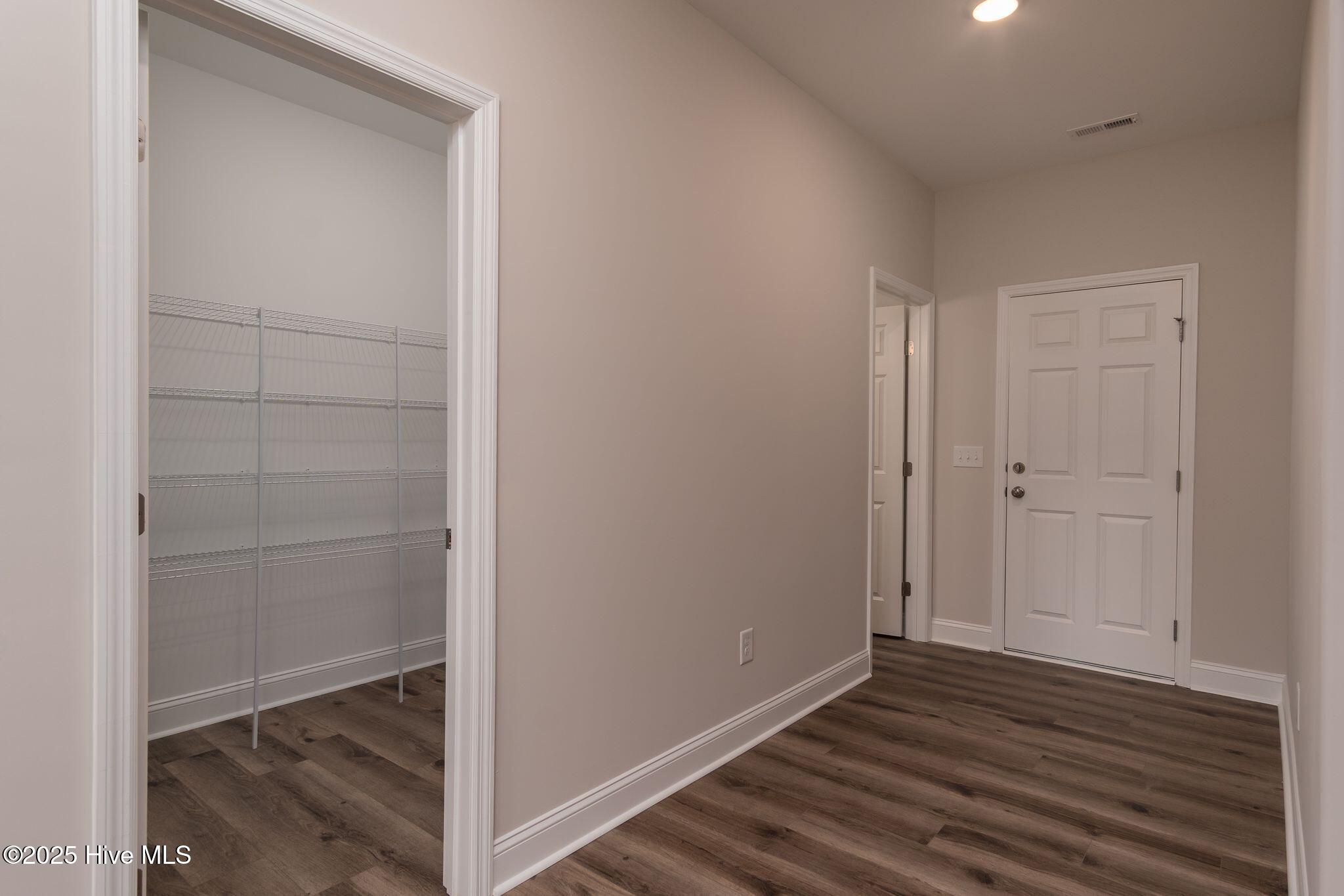 100531005 | Photo 21