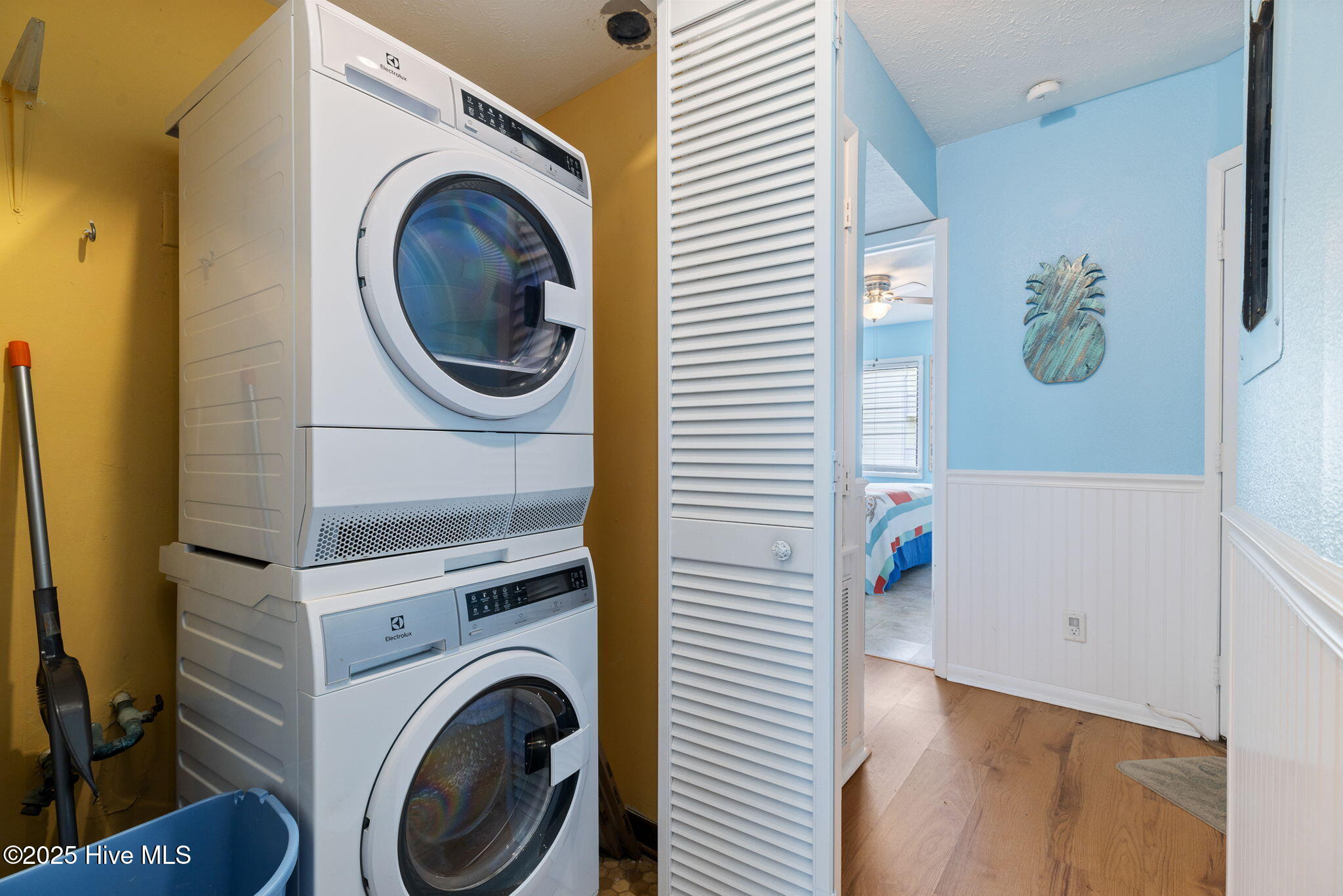 100546848 | Photo 25