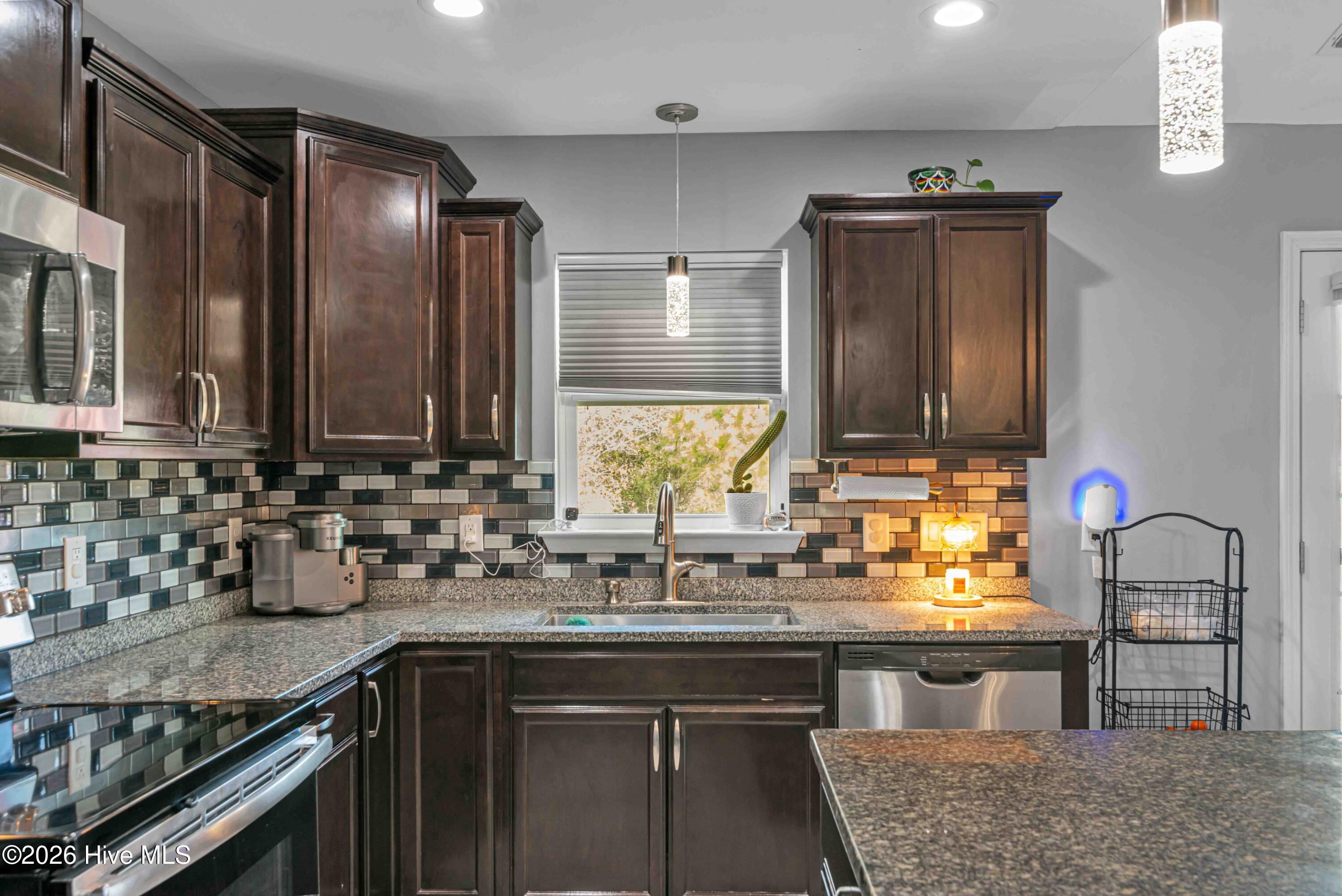 100558527 | Photo 13