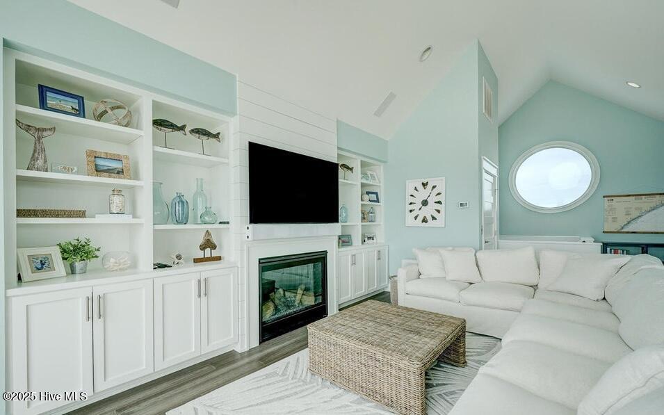 100508302 | Photo 16