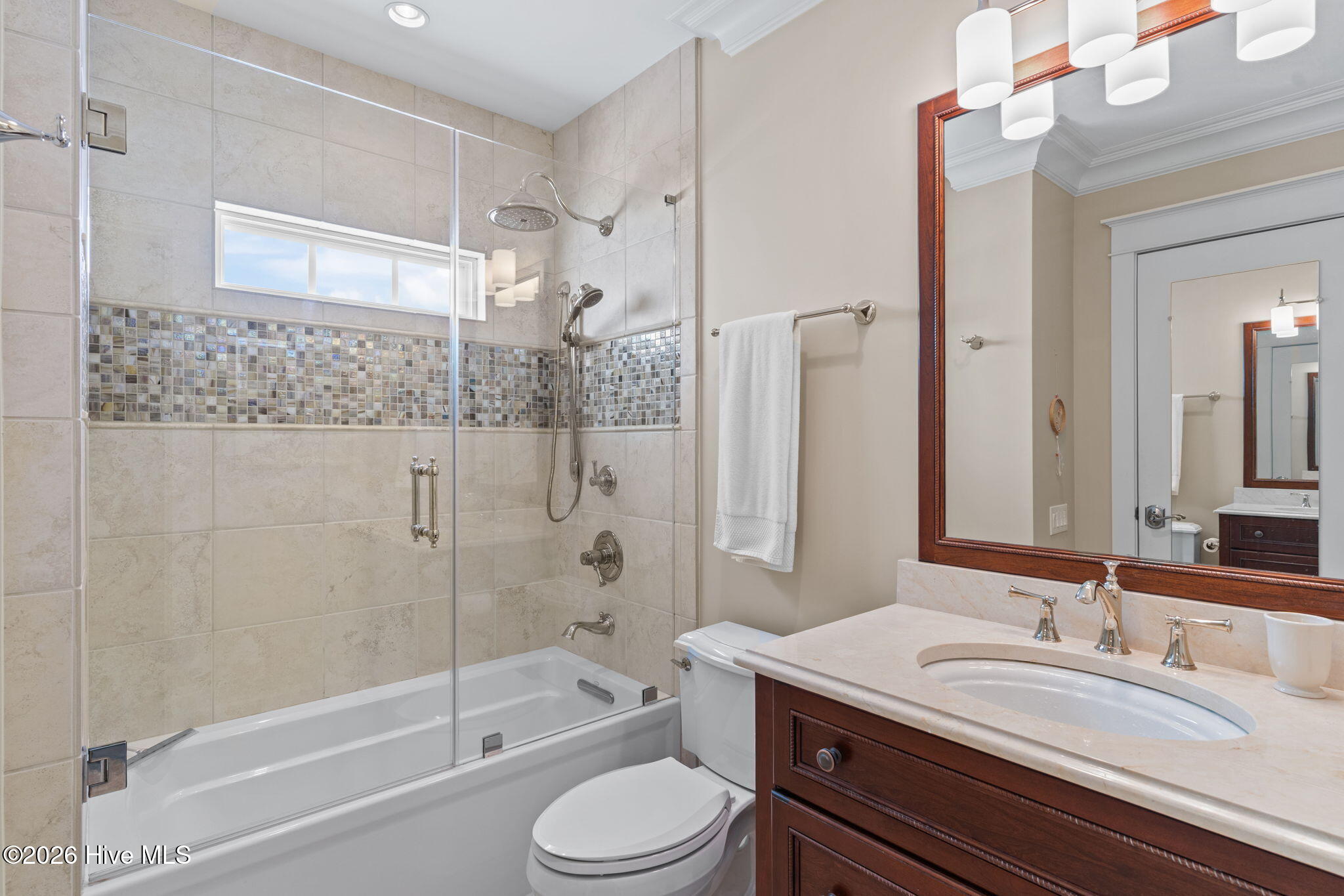 100554777 | Photo 64