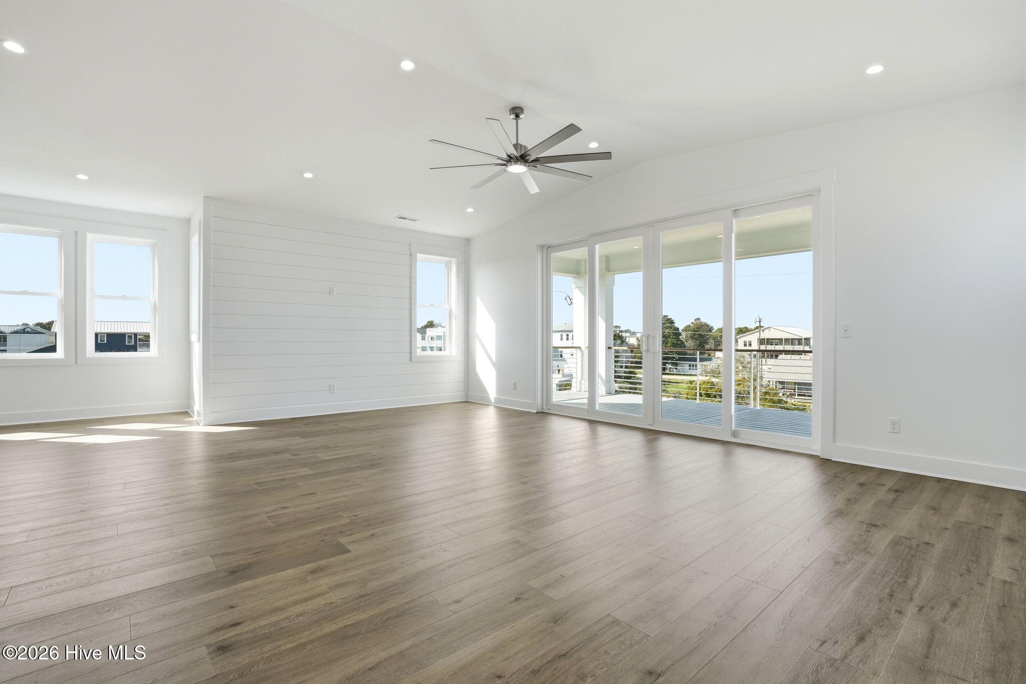 100558491 | Photo 32