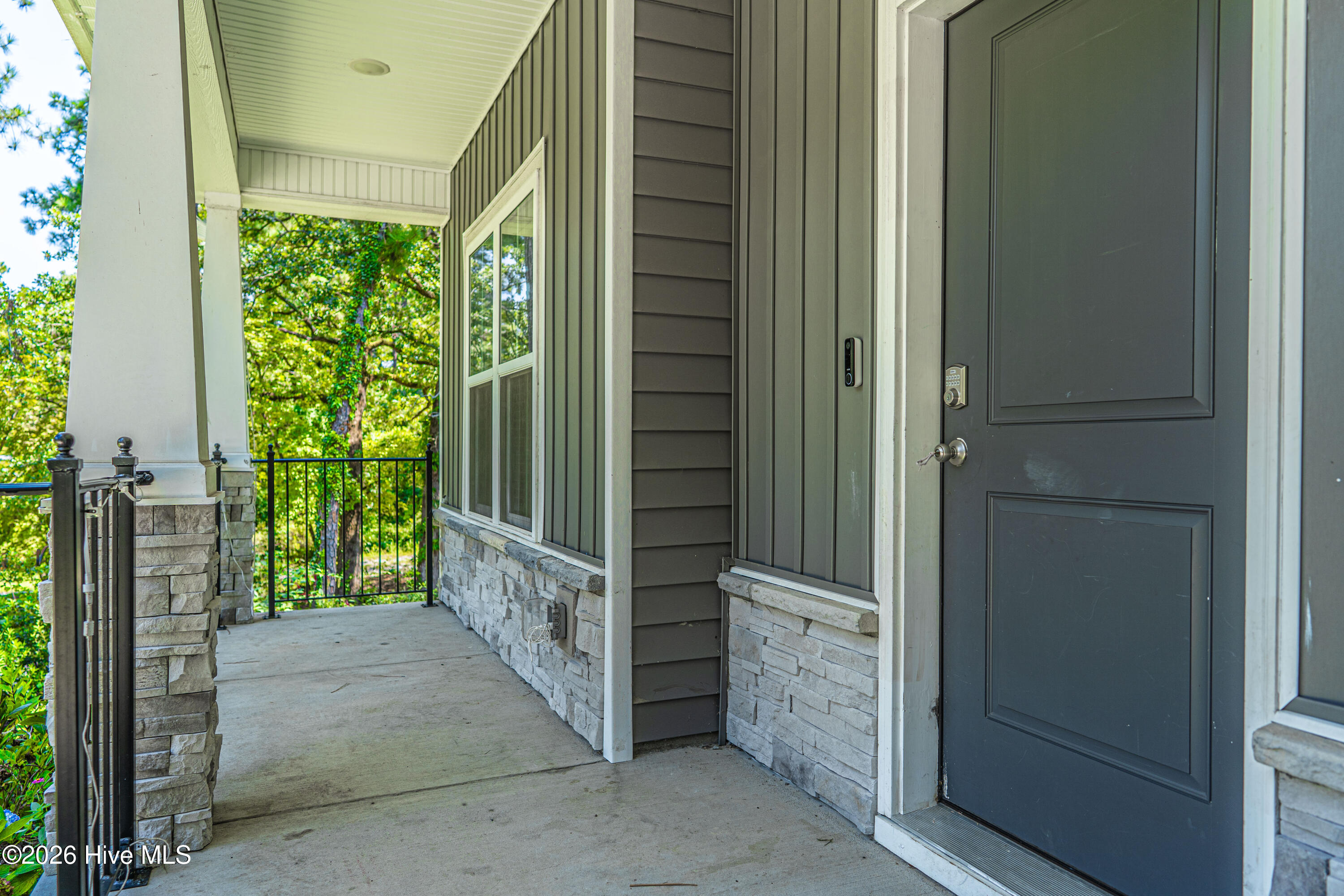 Photo 3 of Single family home for sale at 170 Lakeview Dr, Southern Pines, NC 28387 | MLS# 100599464 | Listing updated on 2026-09-02