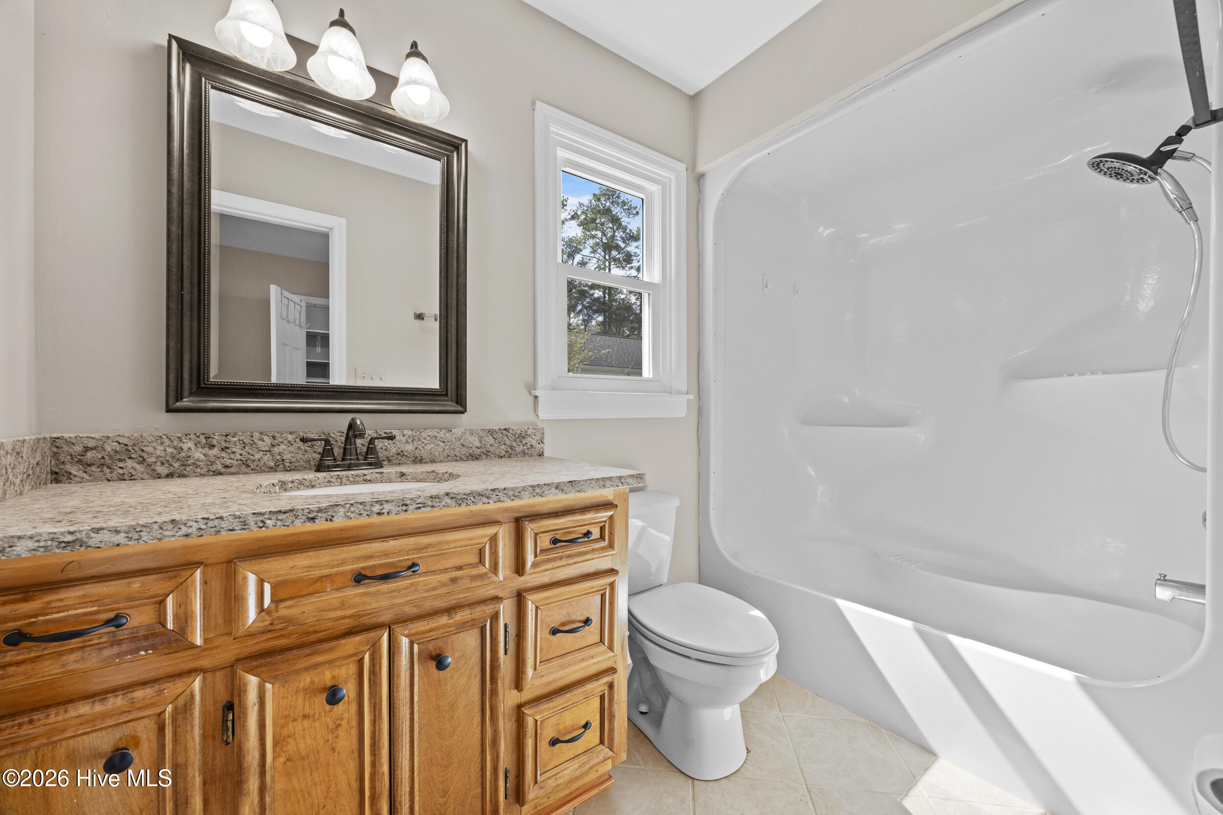 100558264 | Photo 28