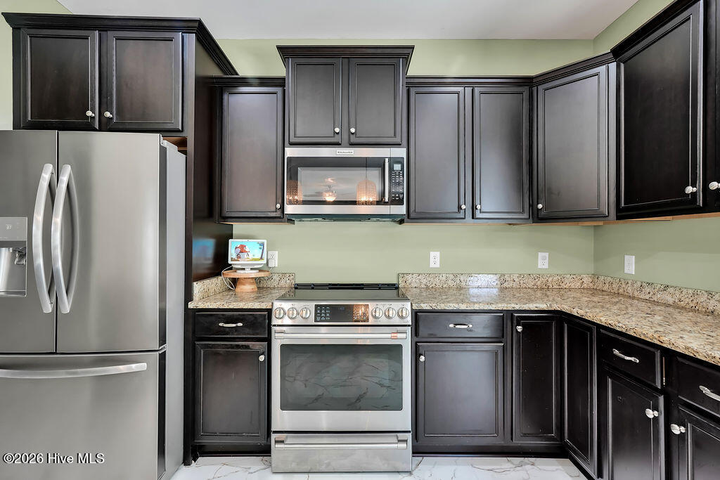 100565738 | Photo 18