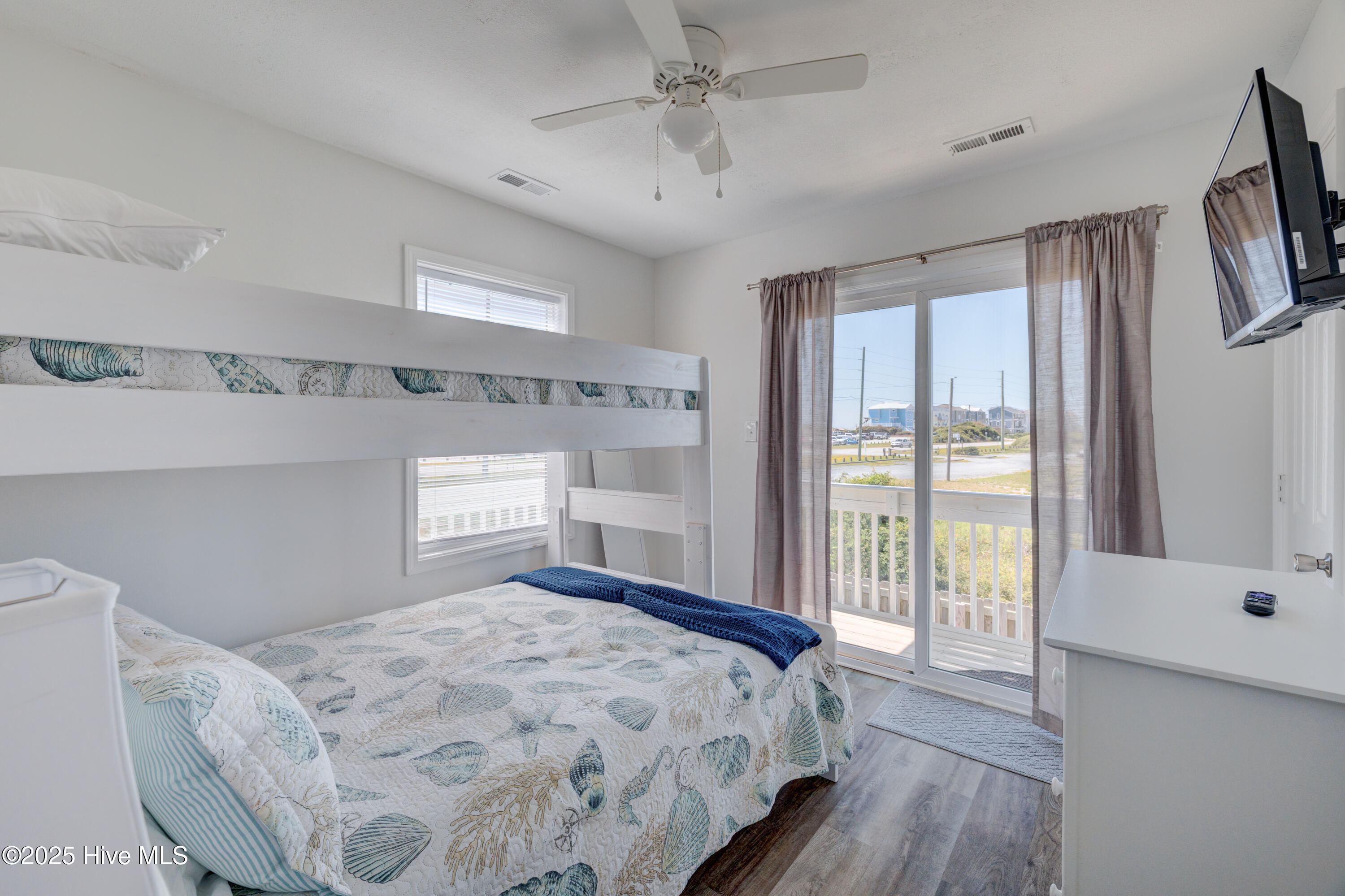 100527842 | Photo 29