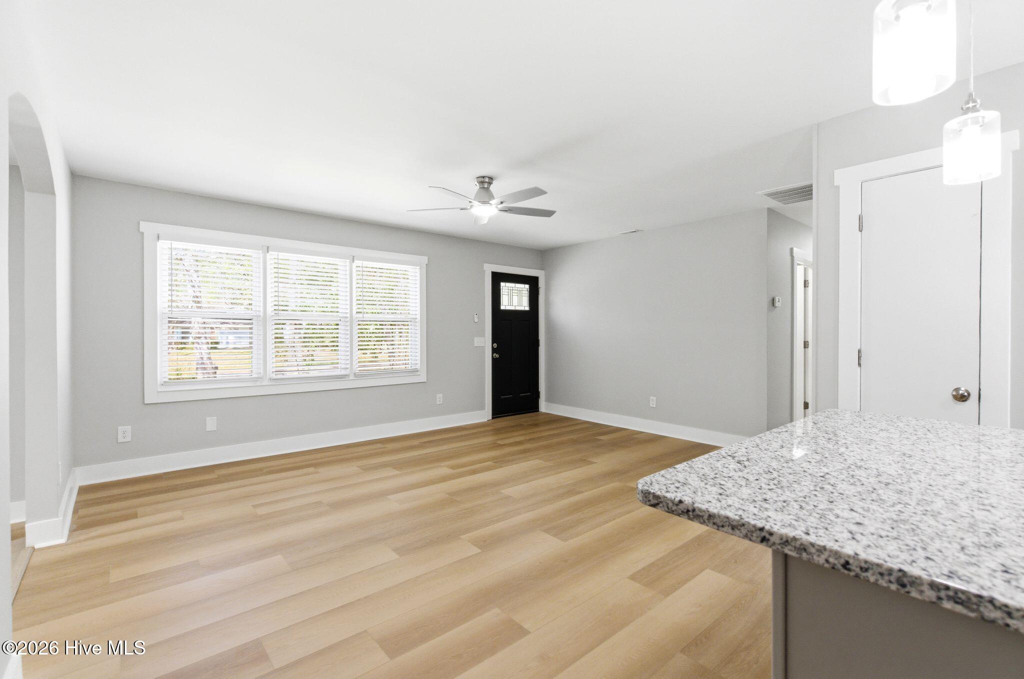 100564209 | Photo 16